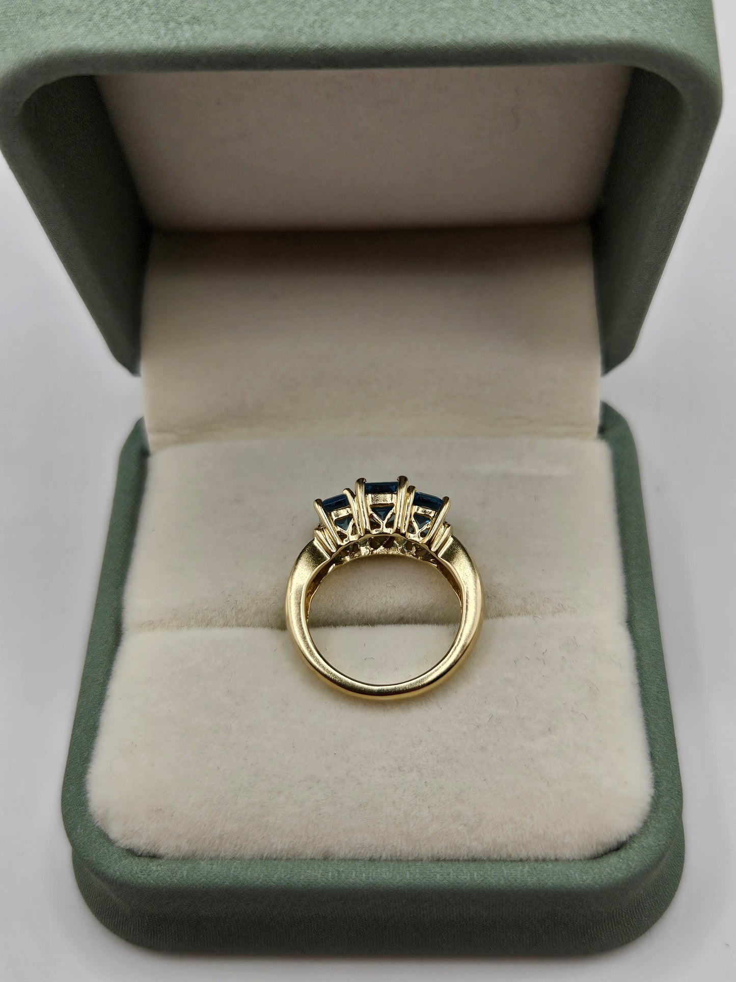 9ct gold topaz and diamond ring