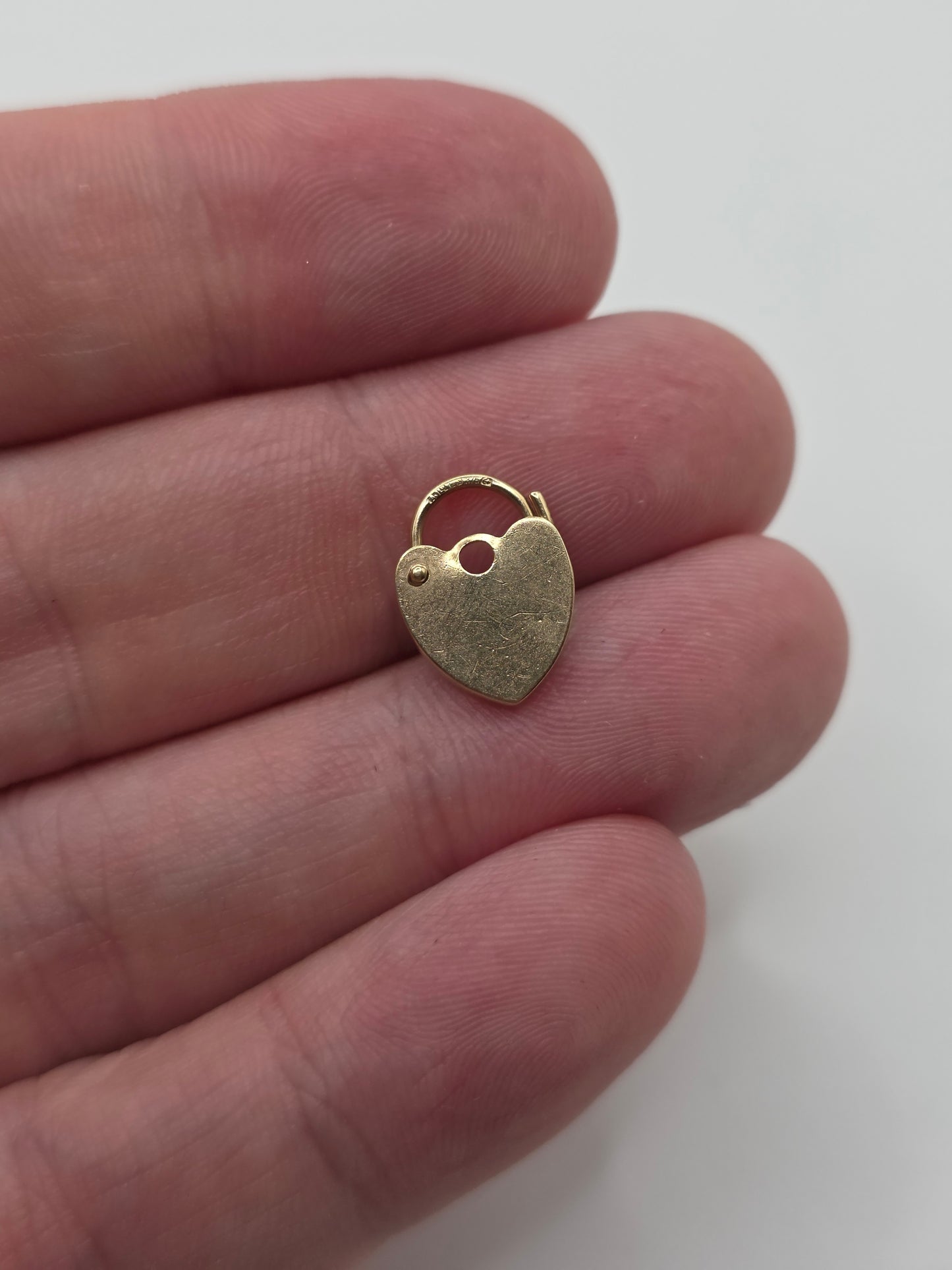 9ct gold padlock 65