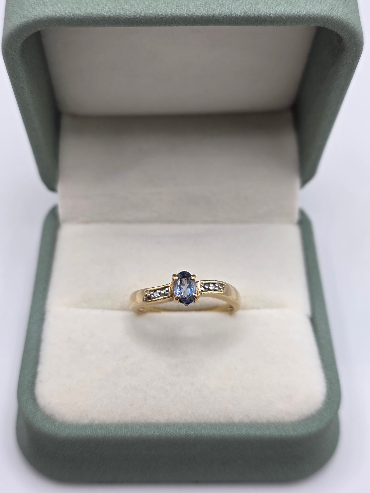 9ct gold tanzanite and diamond ring