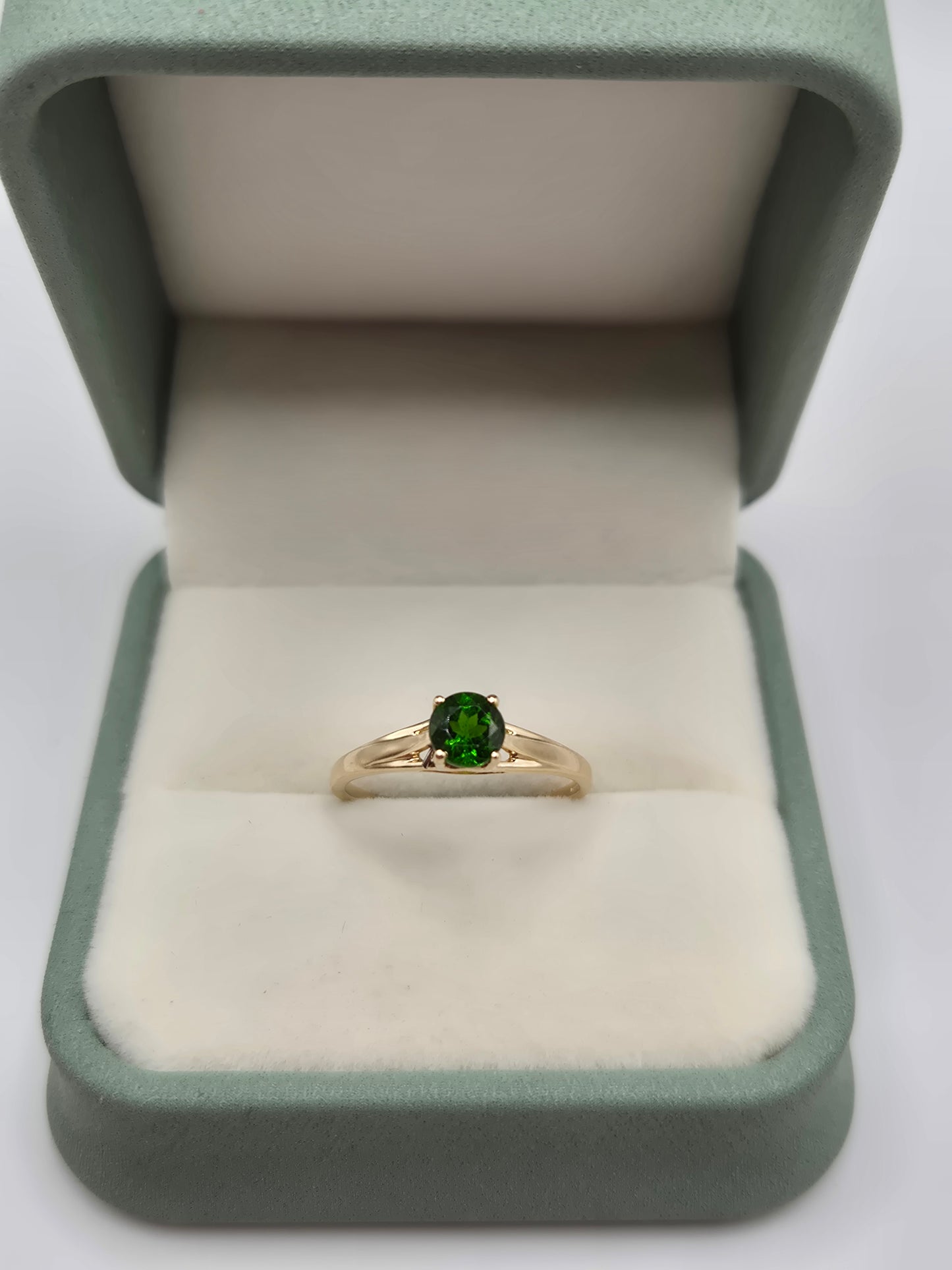 9ct gold diopside ring