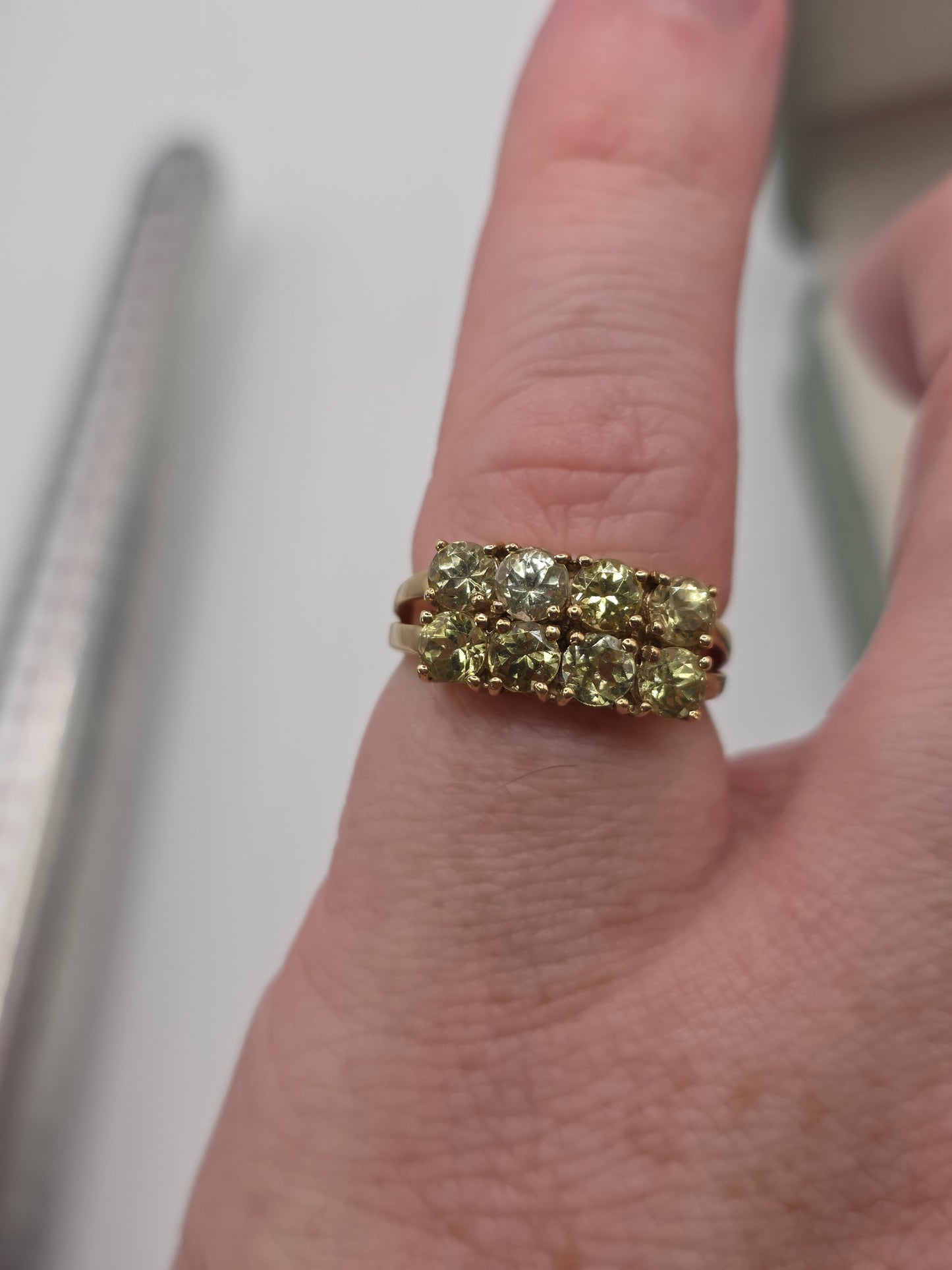 9ct gold peridot ring