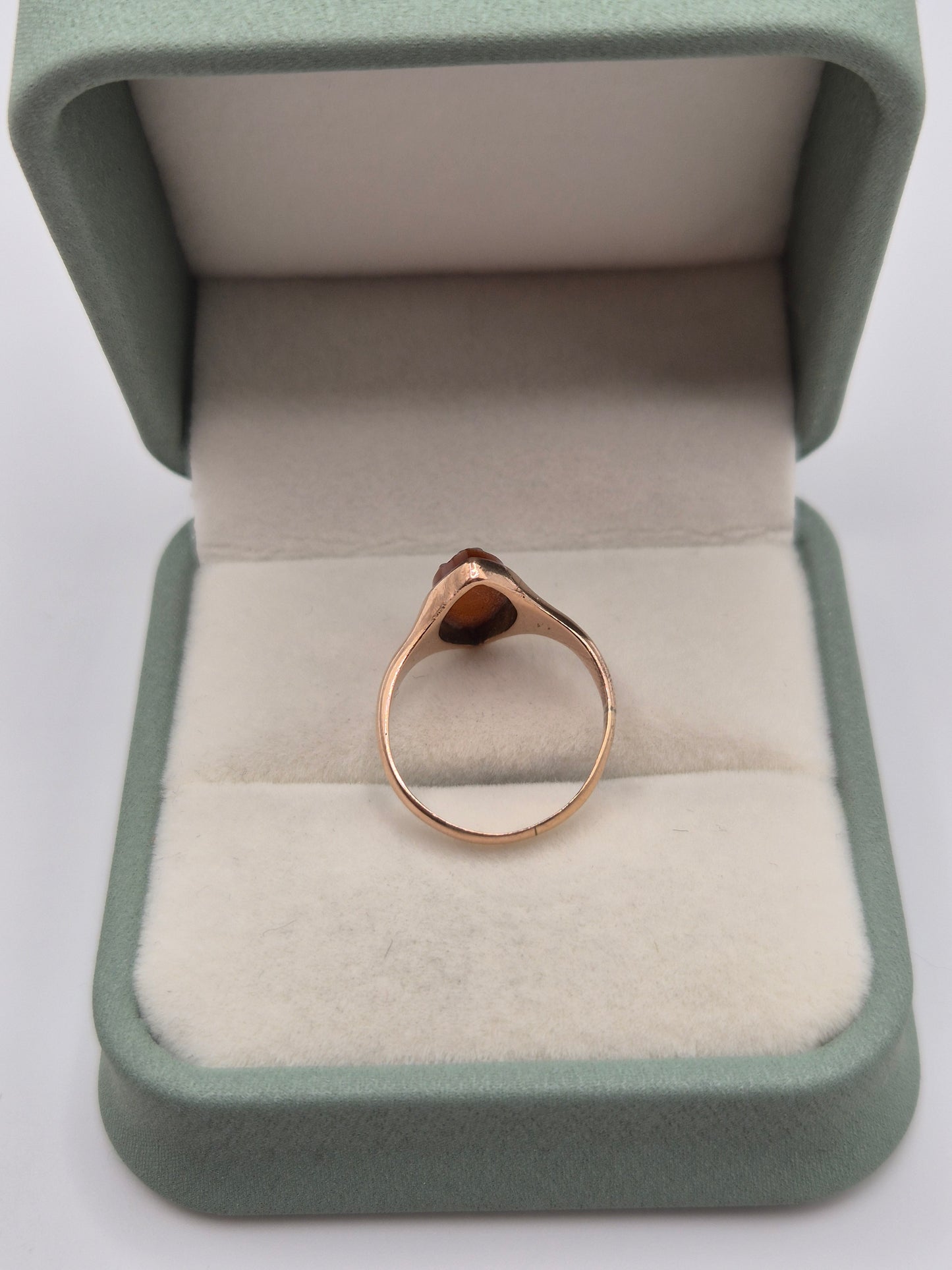 Antique 9ct rose gold hardstone cameo ring
