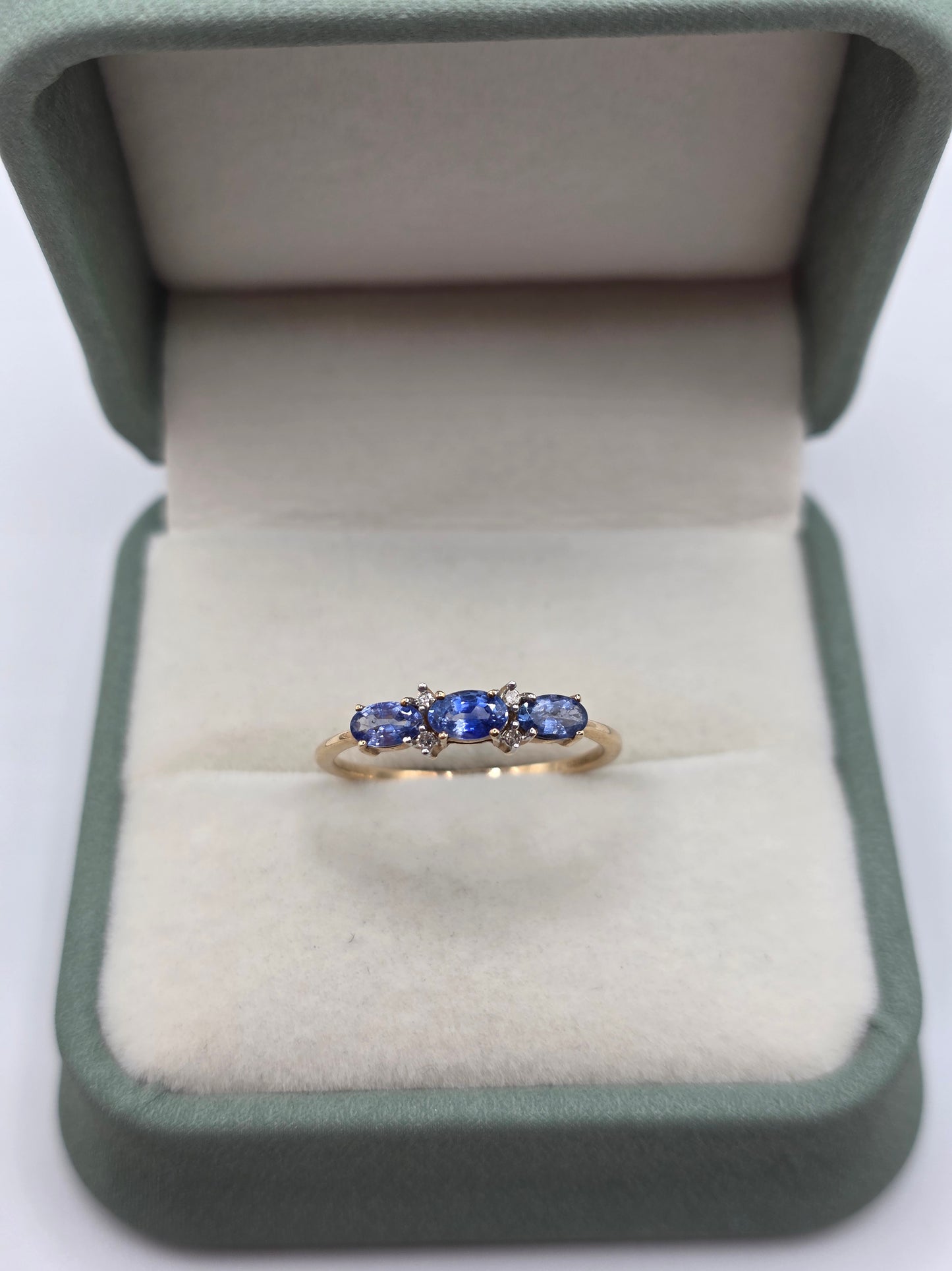 9ct gold sapphire and diamond ring