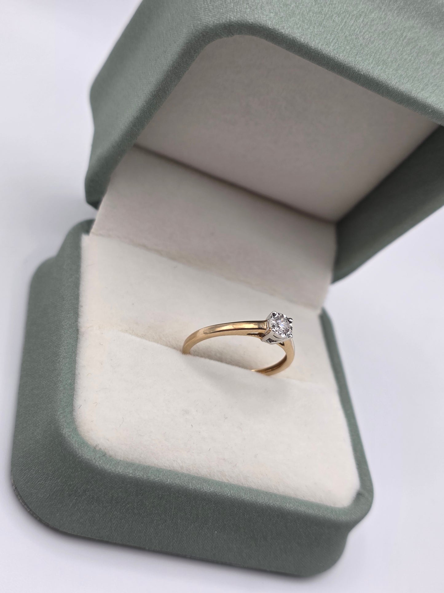 9ct gold diamond ring