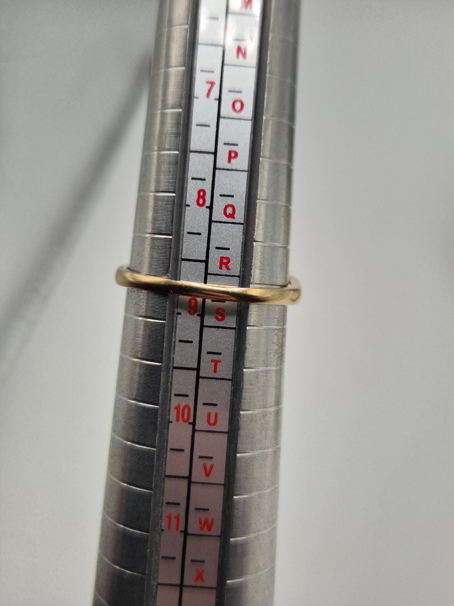 9ct gold yellow sapphire ring