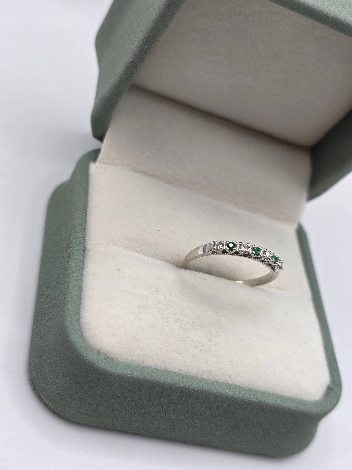 9ct white gold emerald and diamond ring