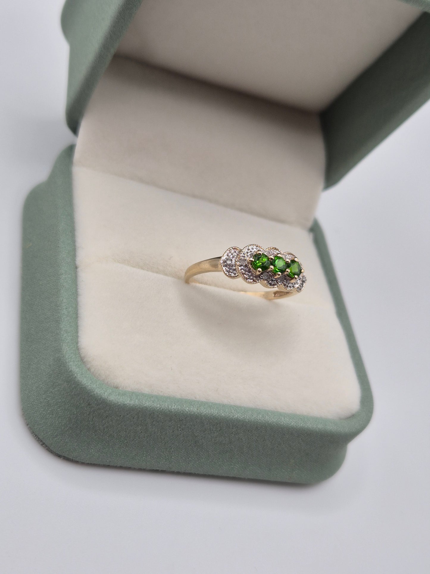 9ct gold diopside and diamond ring