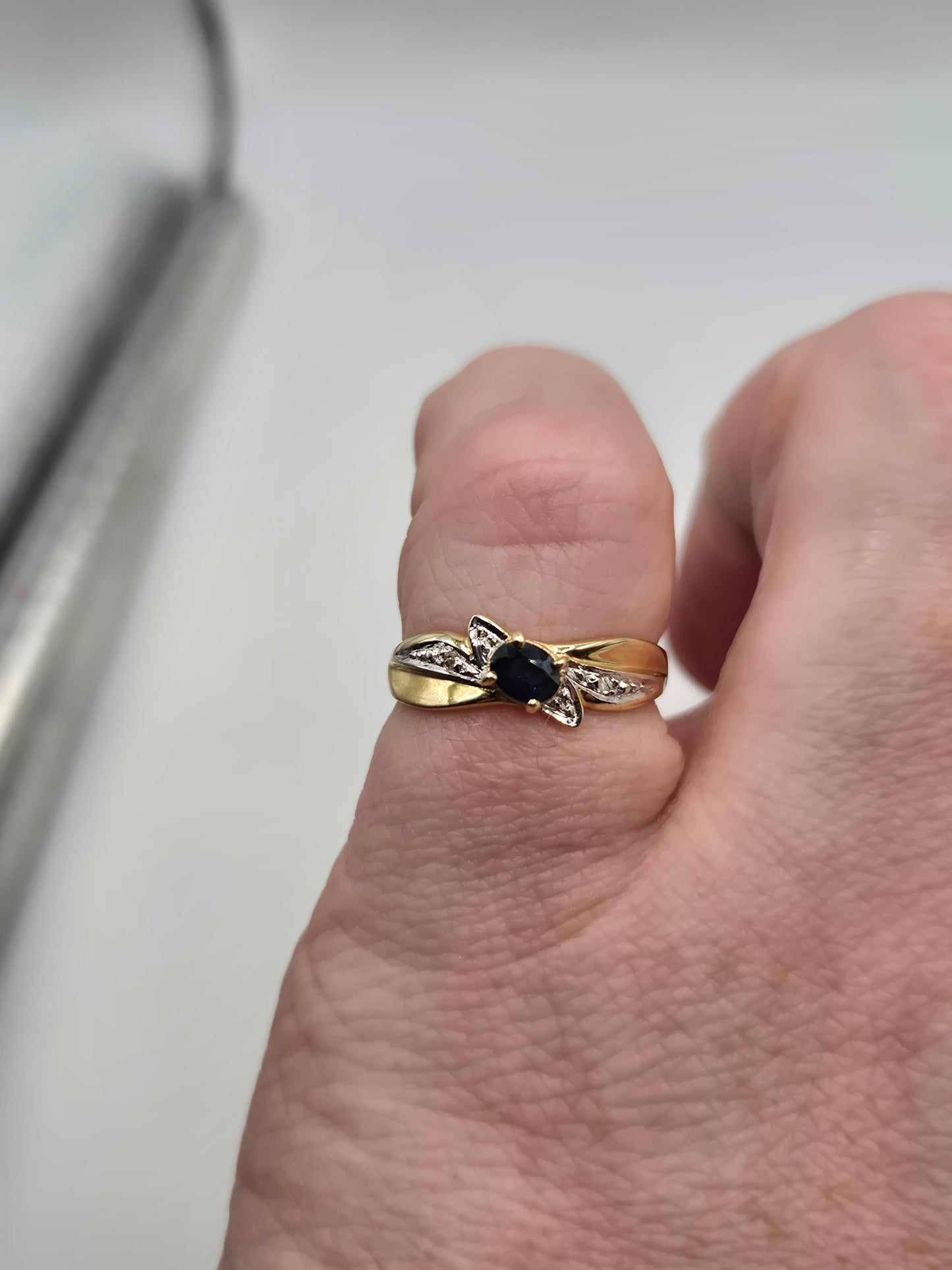 9ct gold sapphire and diamond ring