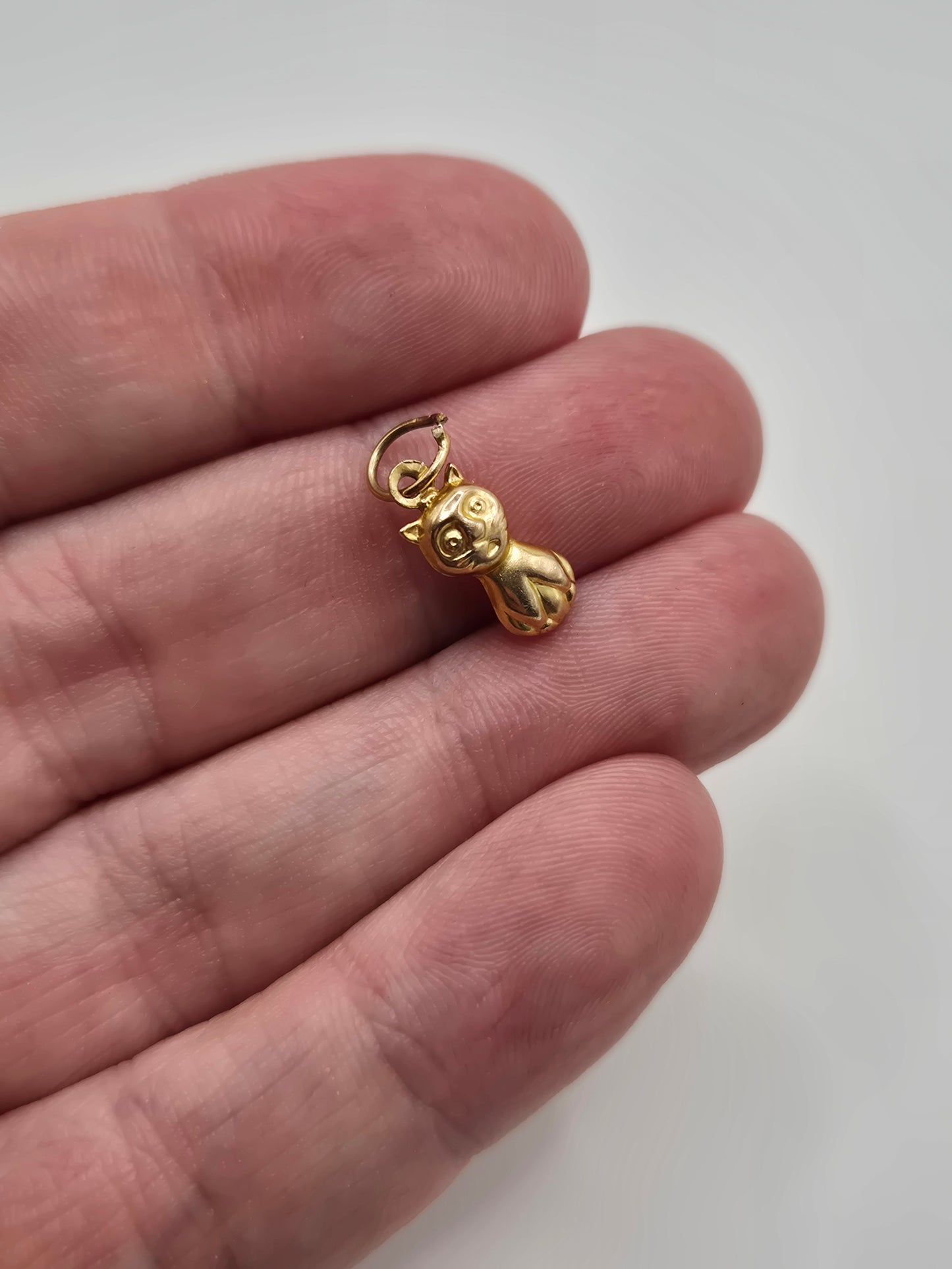 9ct gold cat charm