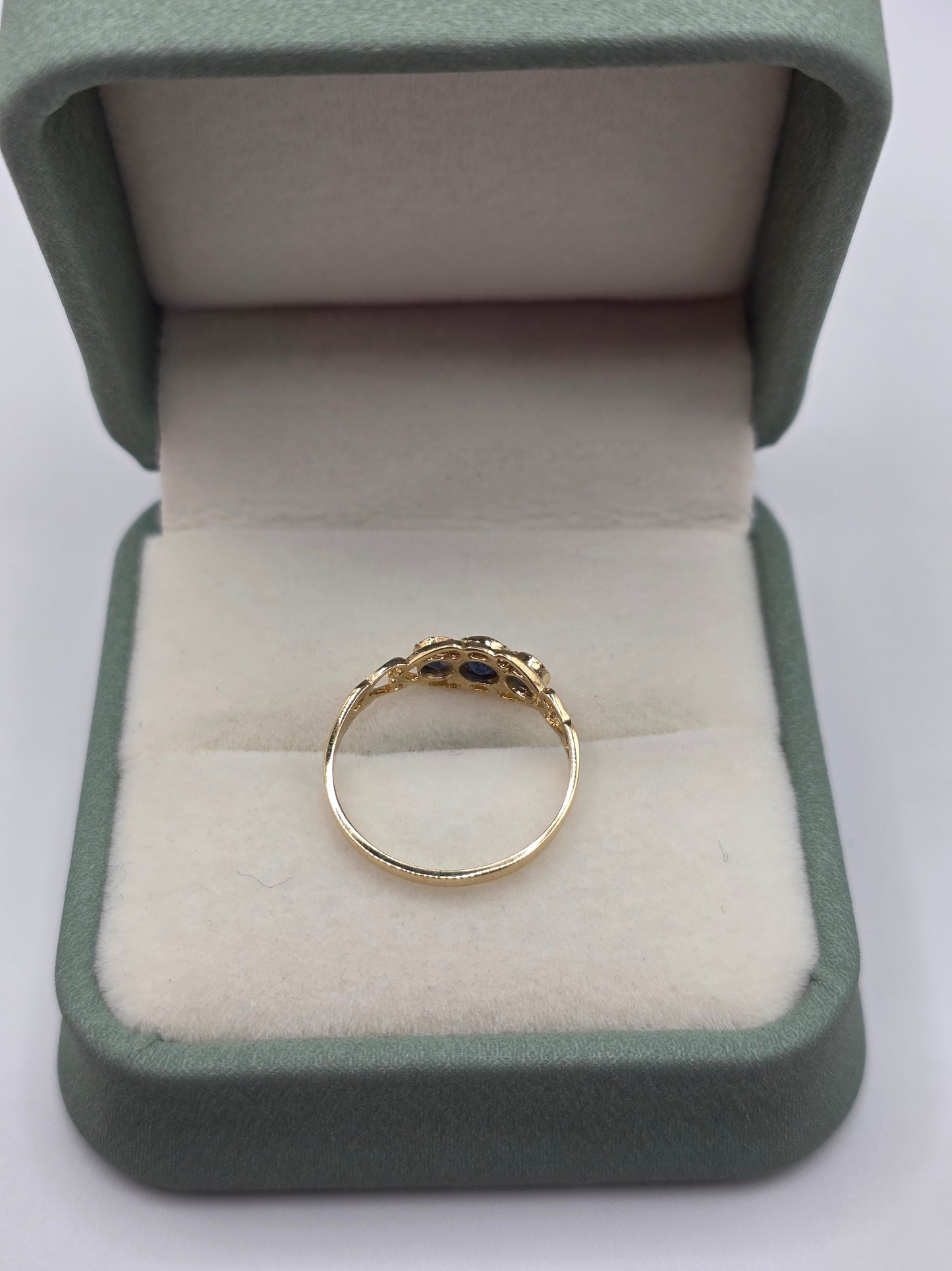 9ct gold sapphire ring