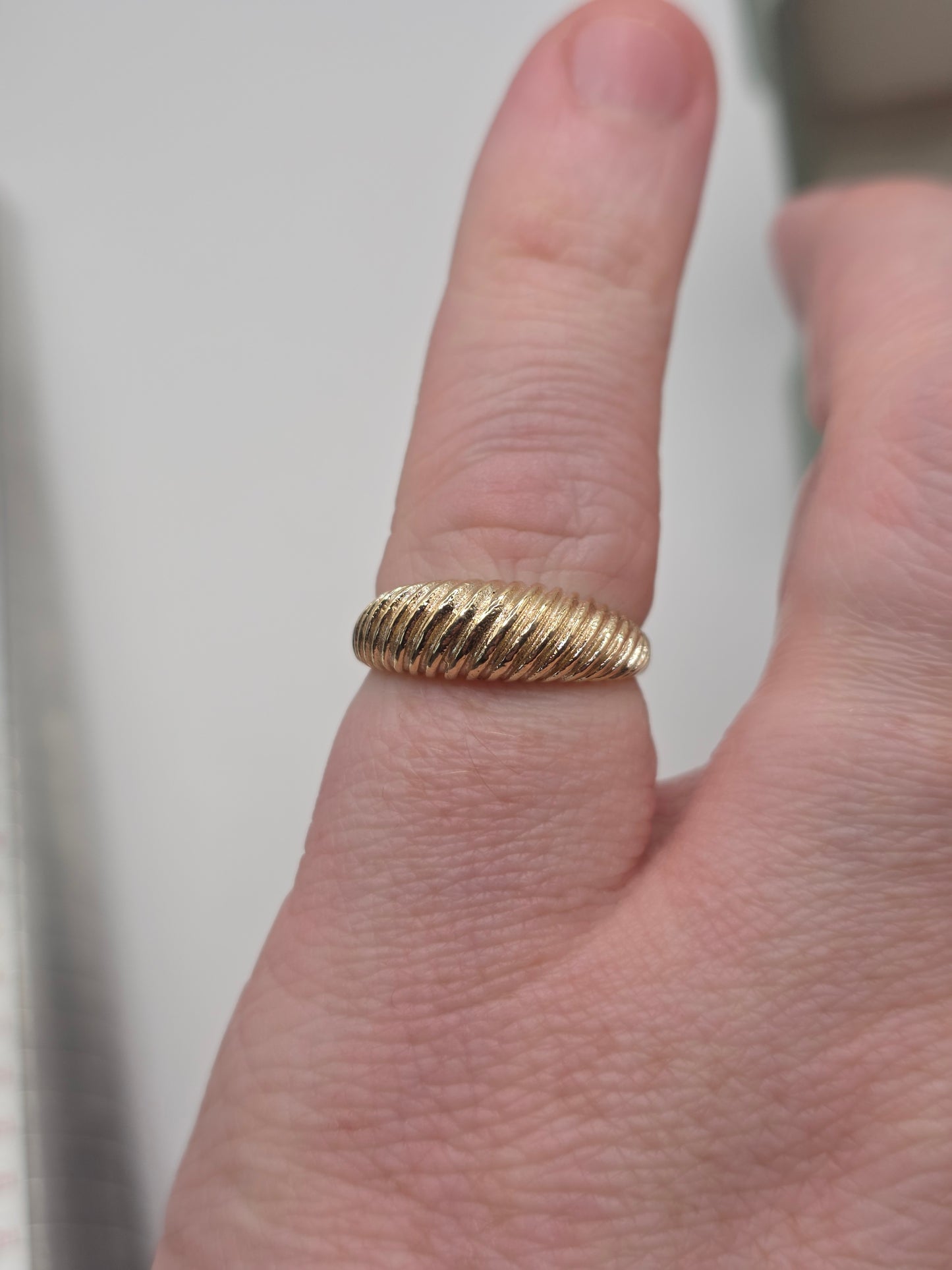 9ct gold croissant ring