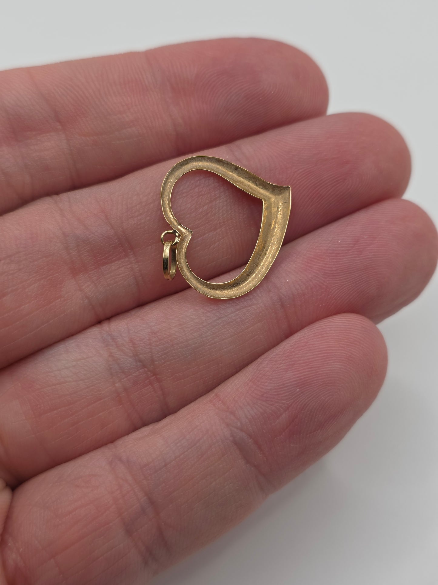 9ct gold heart pendant