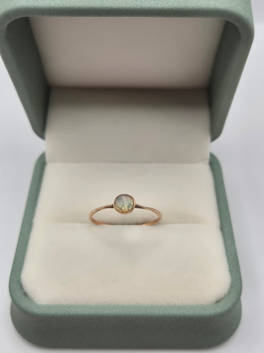 Antique 9ct gold opal ring