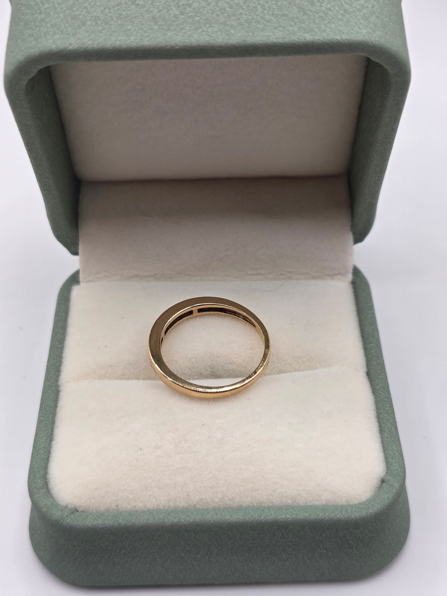 9ct gold diamond ring