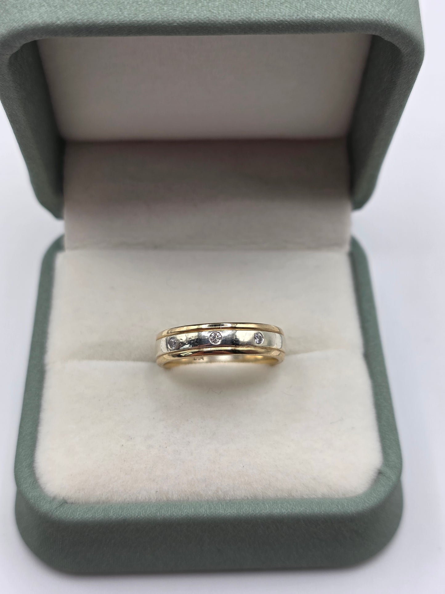 9ct two tone gold diamond ring