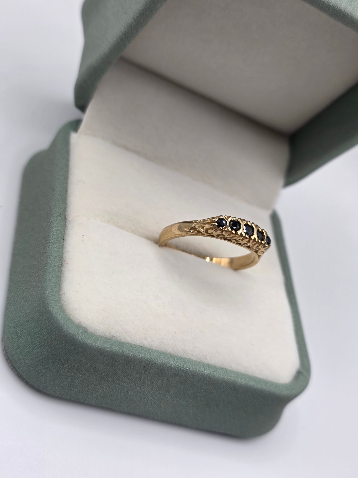 9ct gold sapphire ring