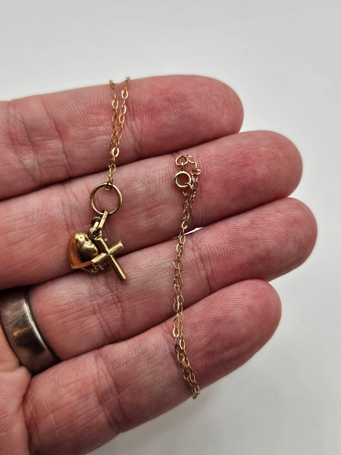 9ct gold hope, faith and charity necklace