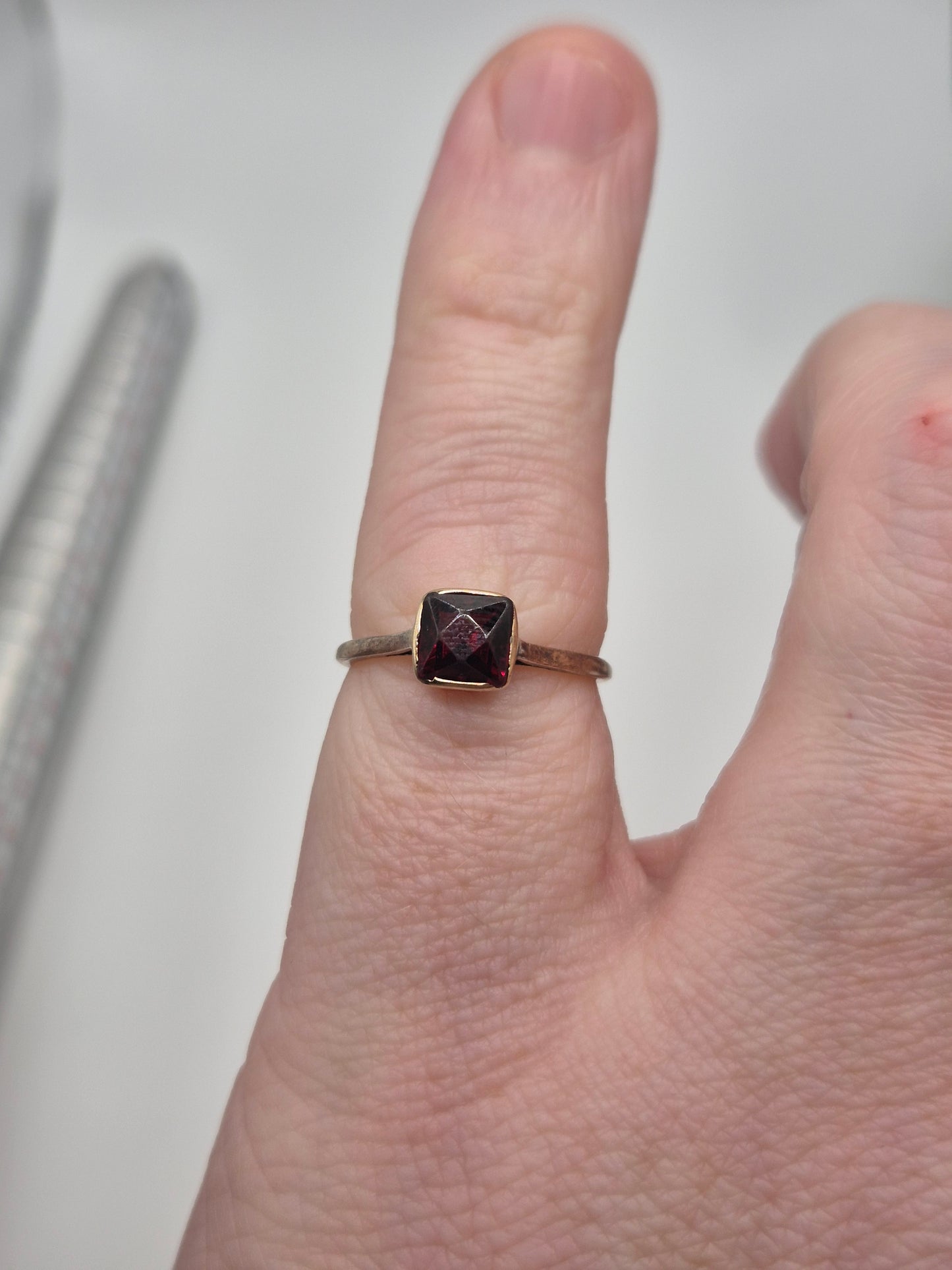 Vintage 9ct gold garnet ring