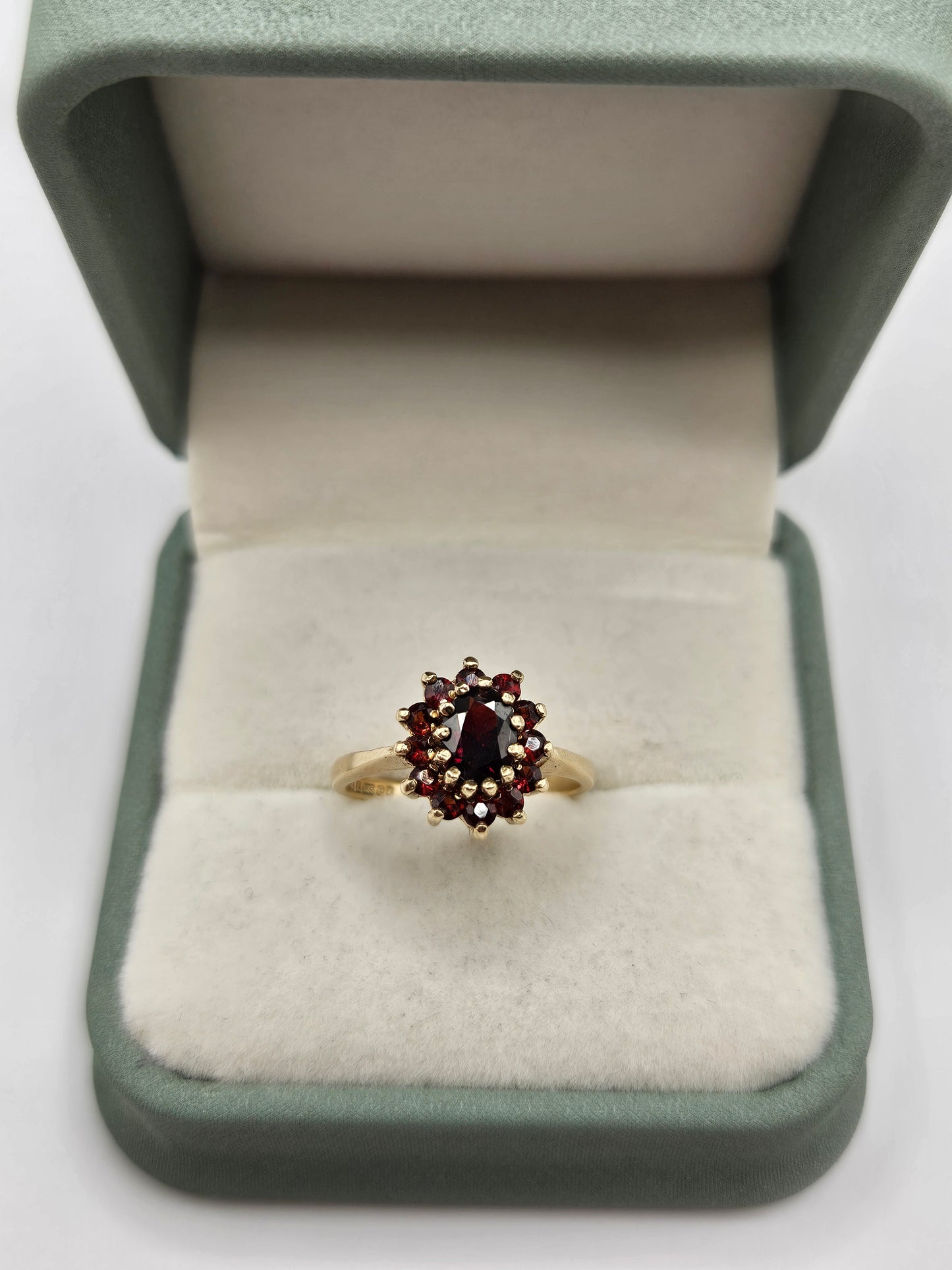 9ct gold garnet cluster ring