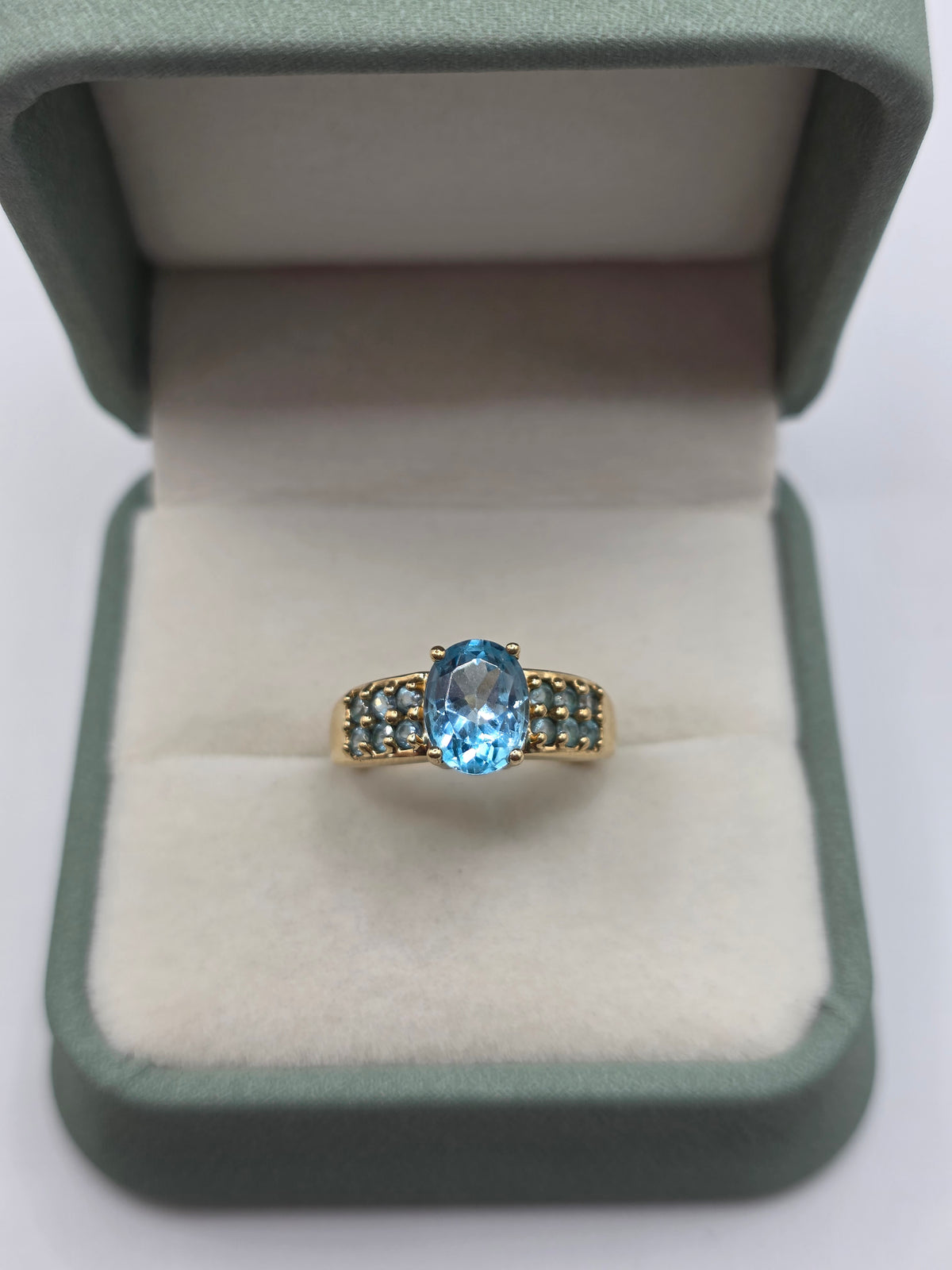 Heavy 9ct gold topaz ring