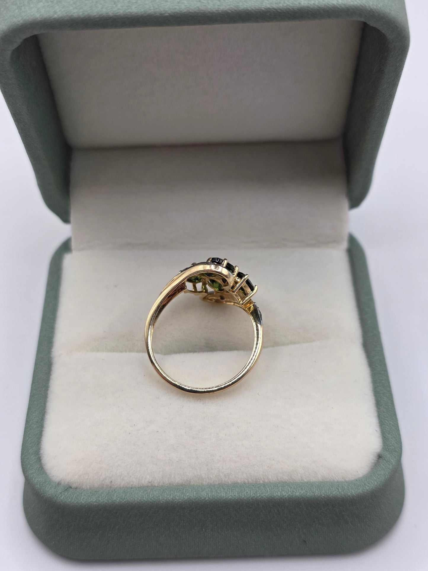 9ct gold diopside and diamond ring