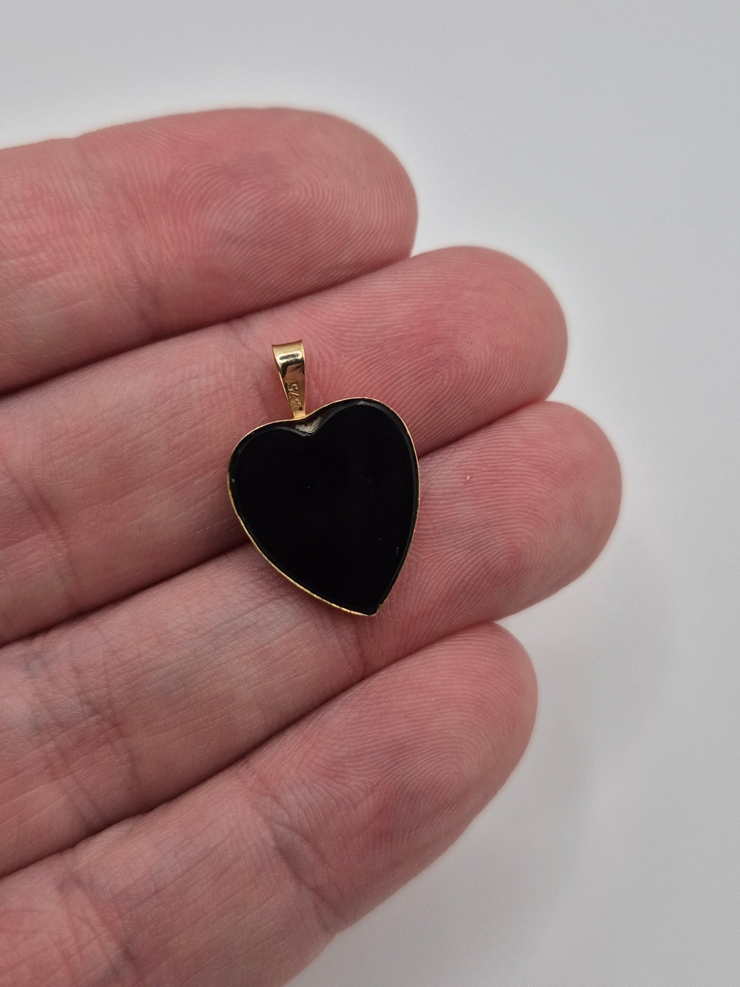 9ct gold pendant