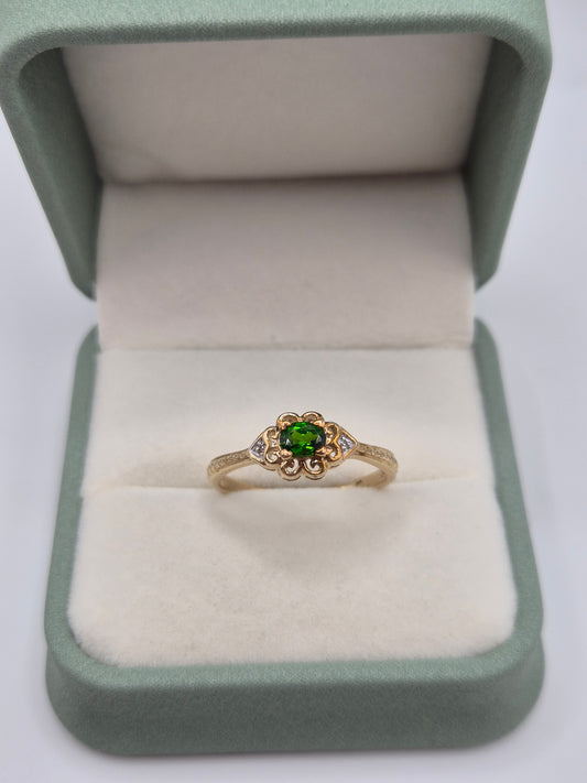 9ct gold diopside and diamond ring