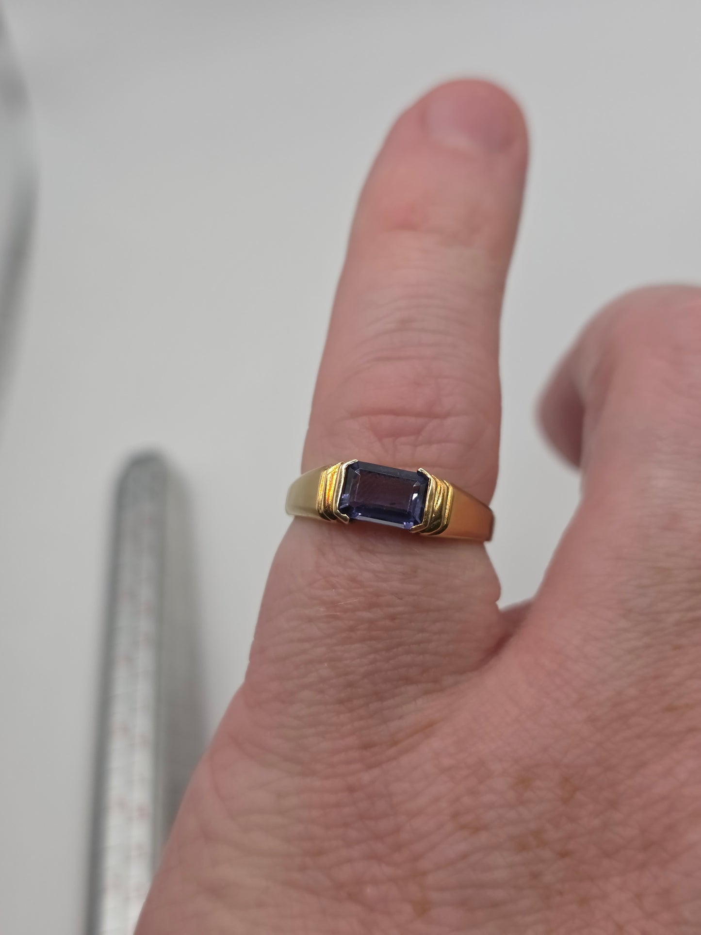9ct gold tanzanite ring