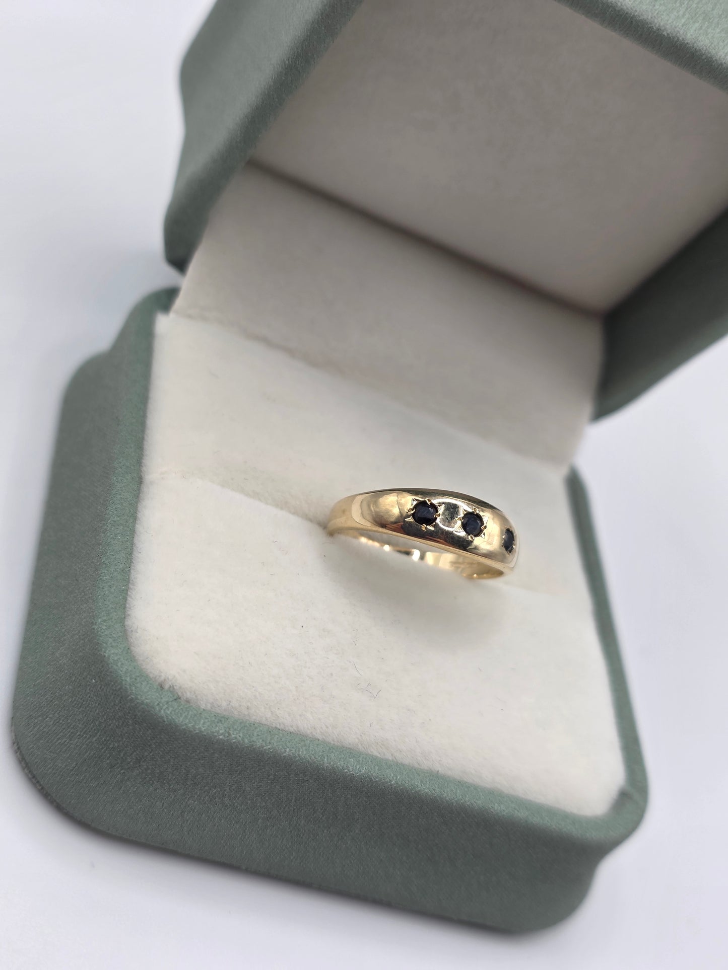 9ct gold sapphire gypsy ring