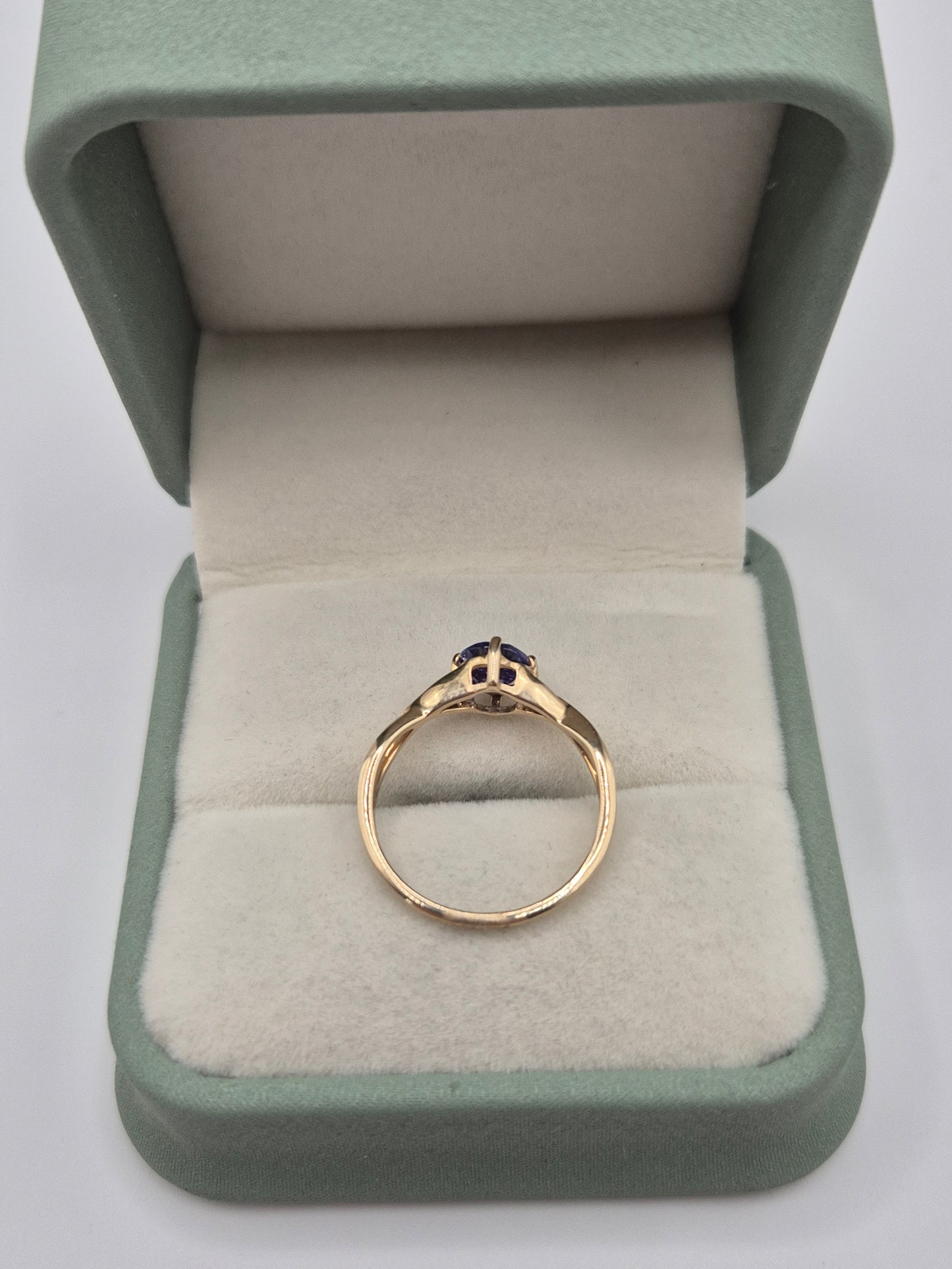9ct gold tanzanite ring
