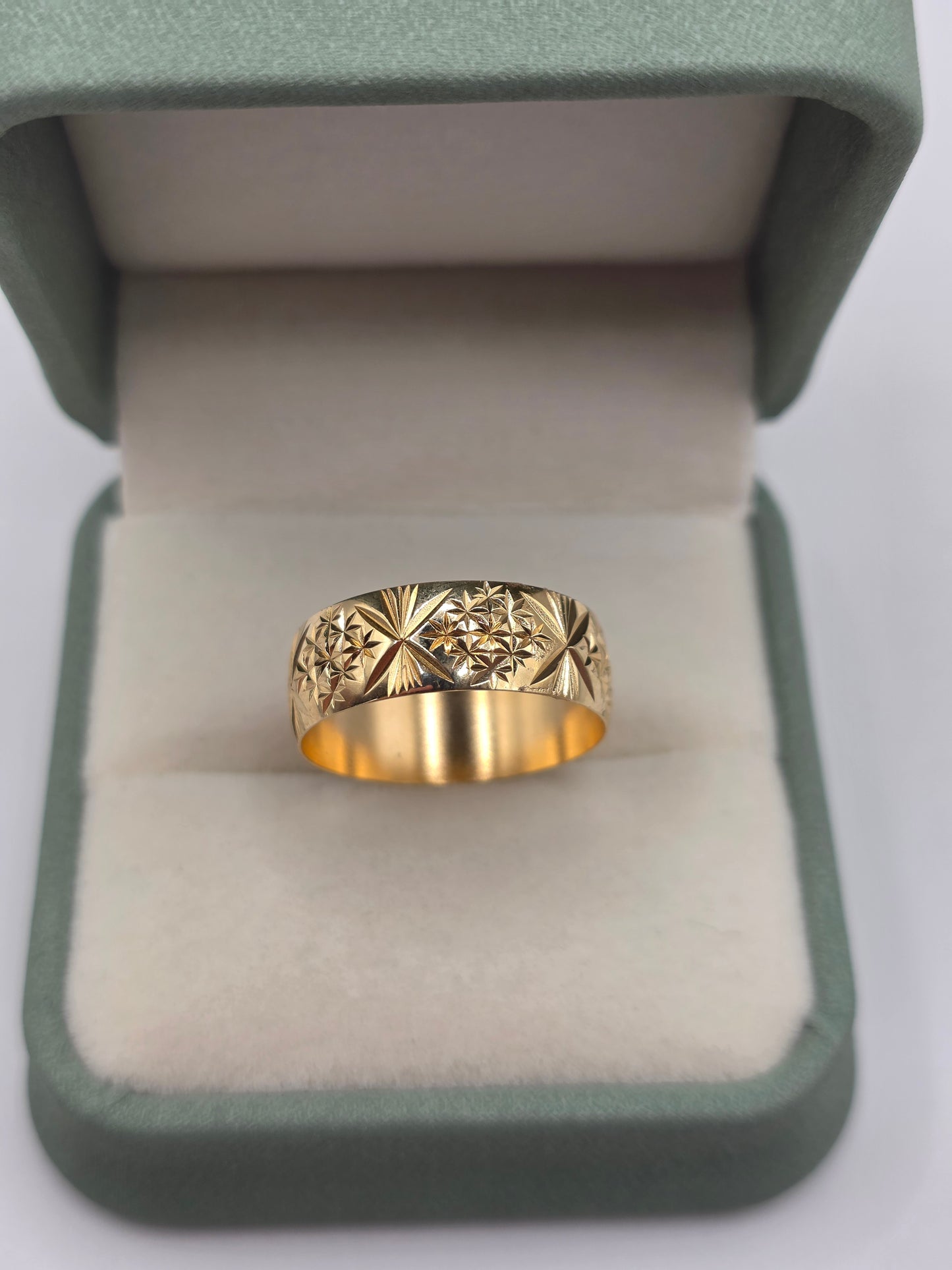 9ct gold patterned eternity ring
