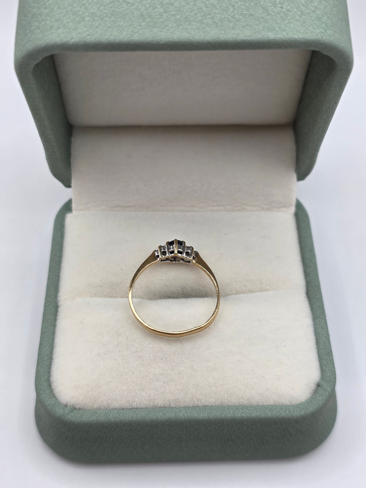 9ct gold sapphire and diamond ring