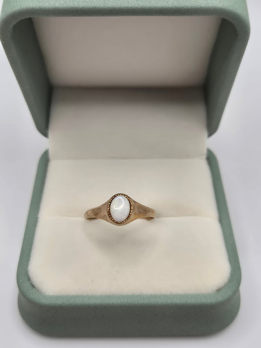 9ct gold opal ring