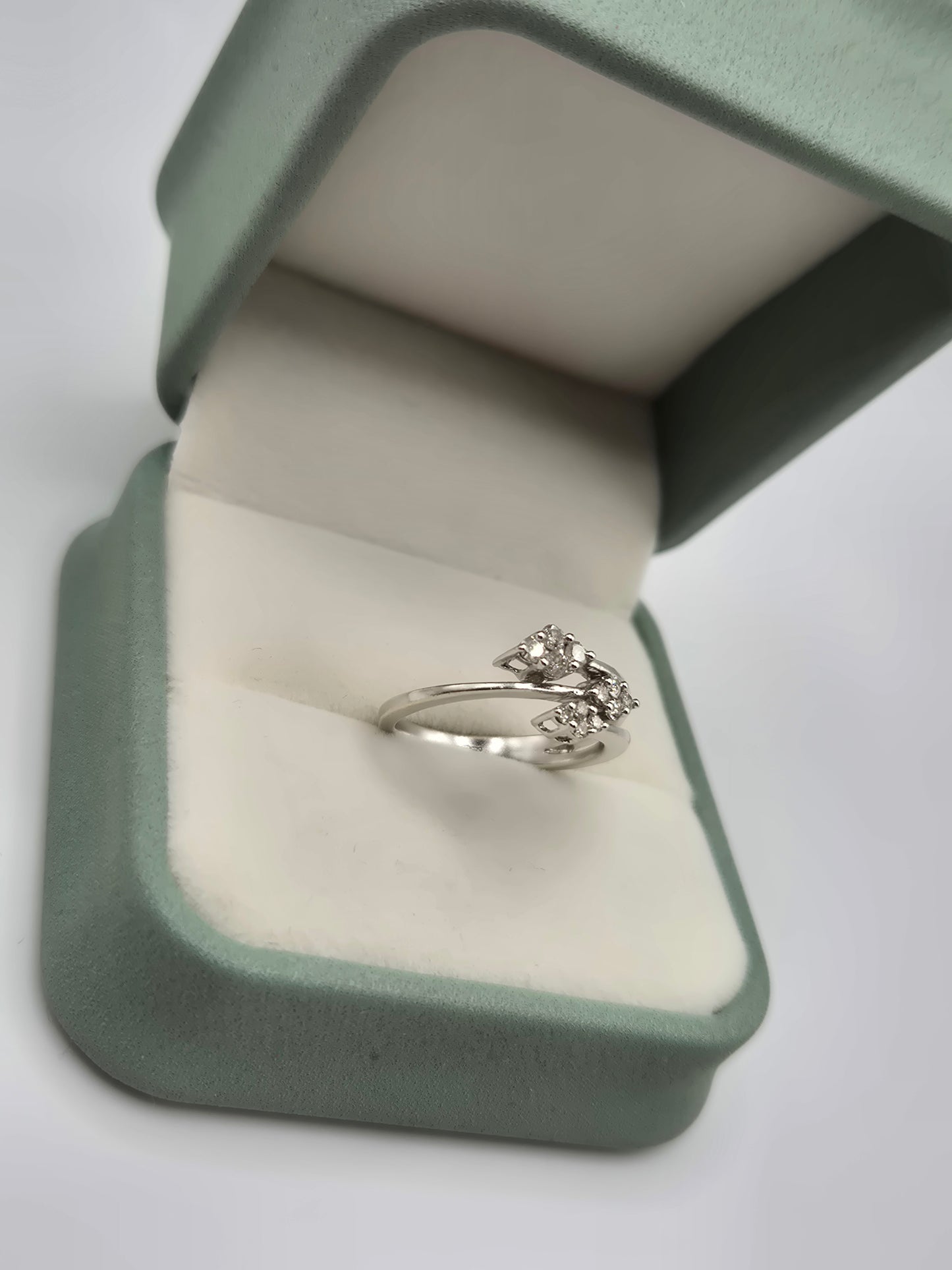 9ct white gold diamond ring