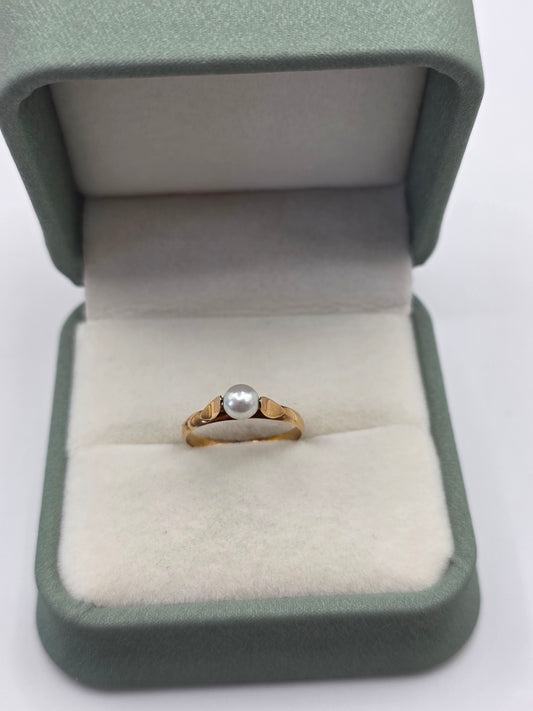 18ct gold pearl ring