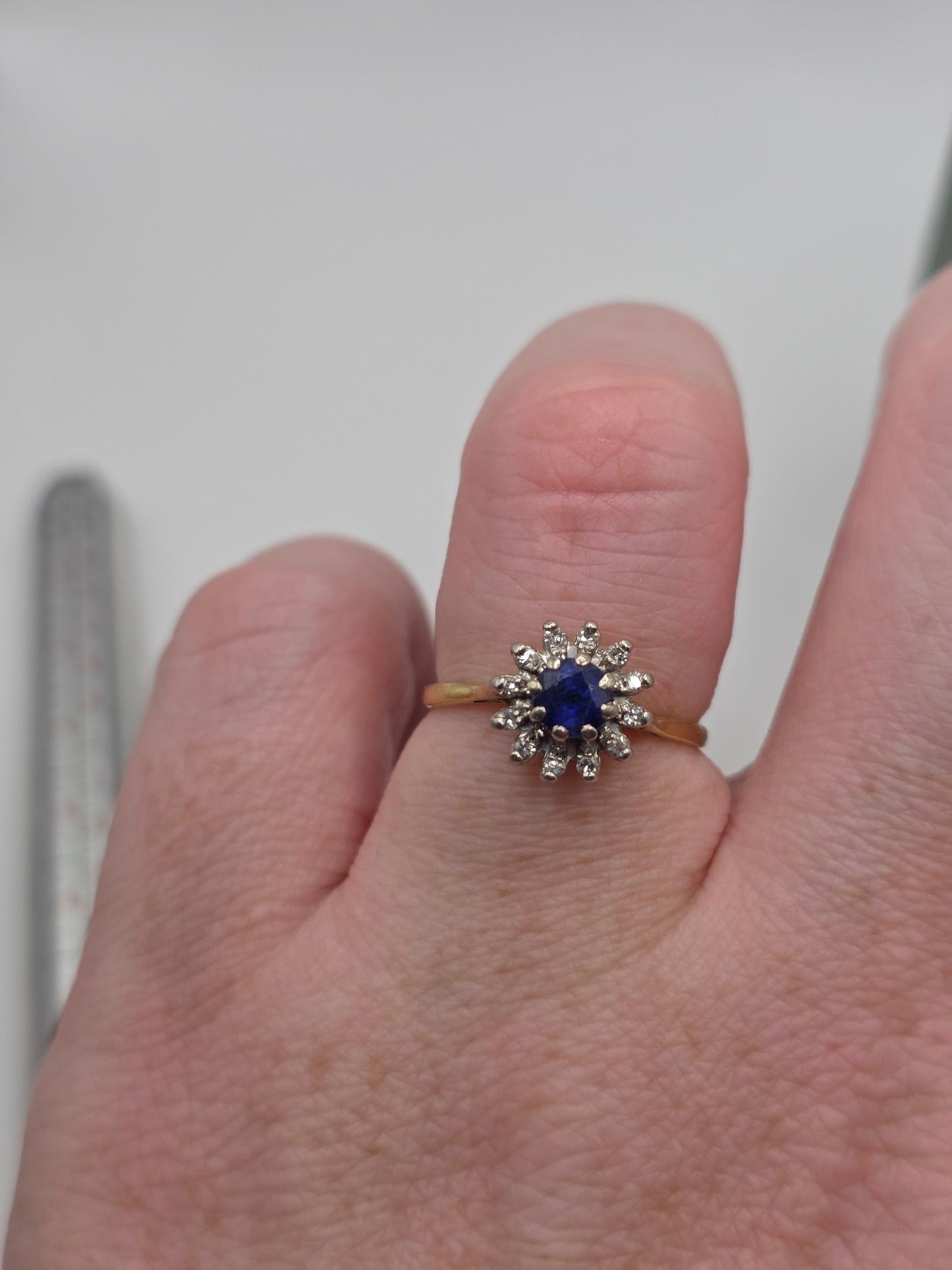 18ct gold sapphire and diamond ring