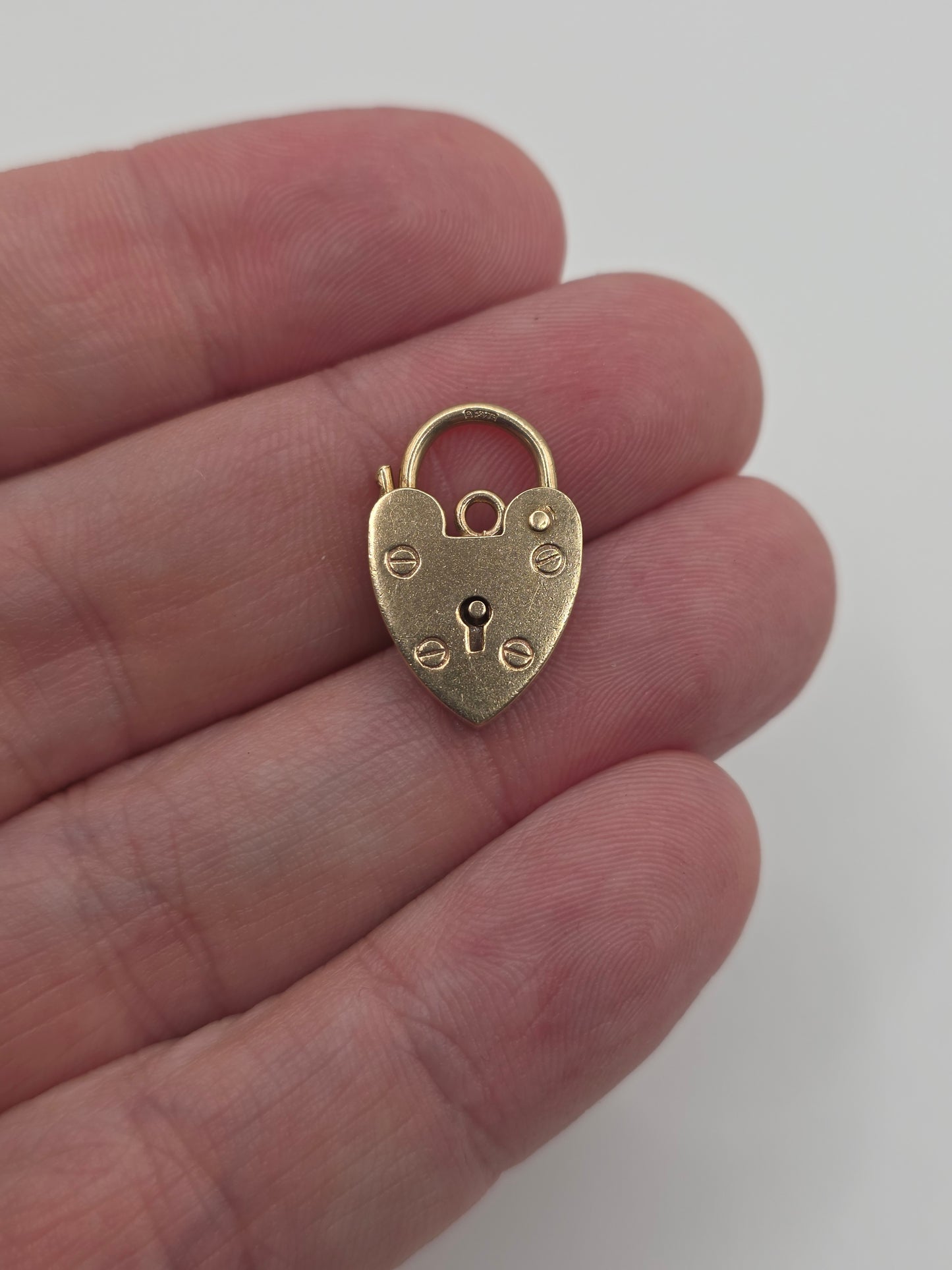9ct gold padlock 3