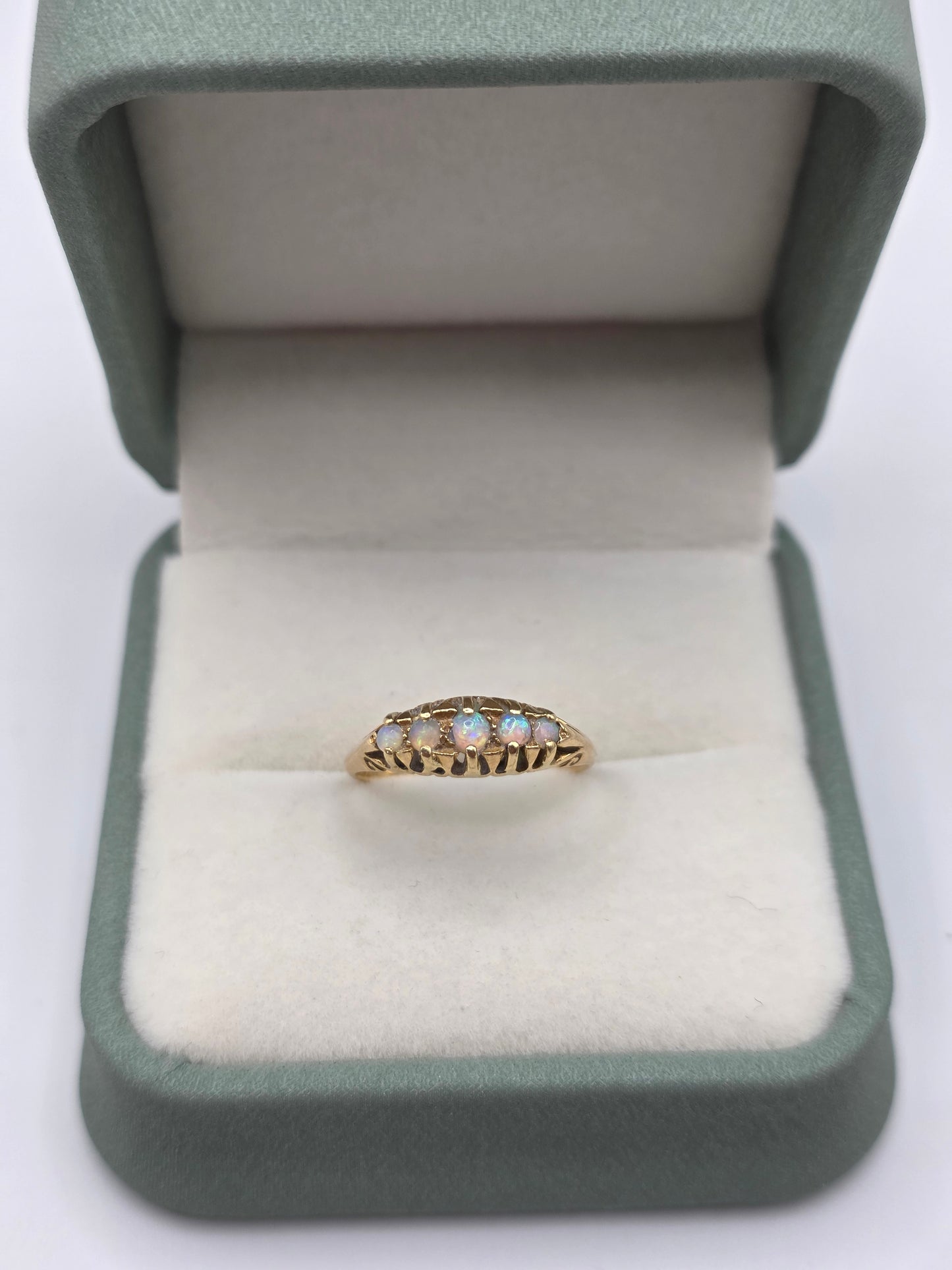Antique 18ct gold opal gypsy ring