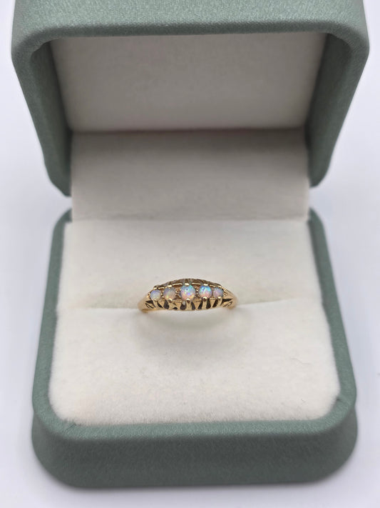 Antique 18ct gold opal gypsy ring