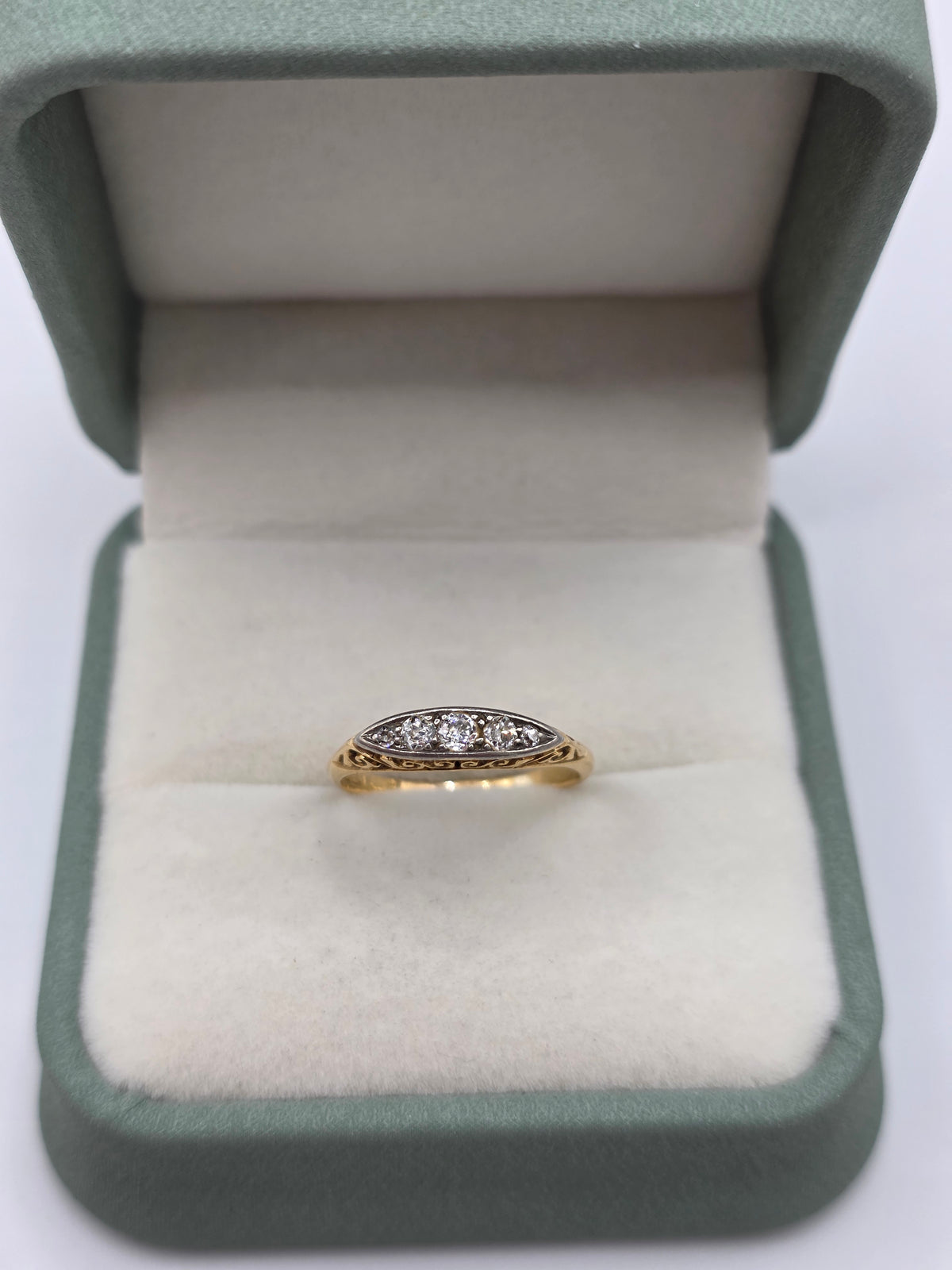 Antique 18ct gold diamond ring