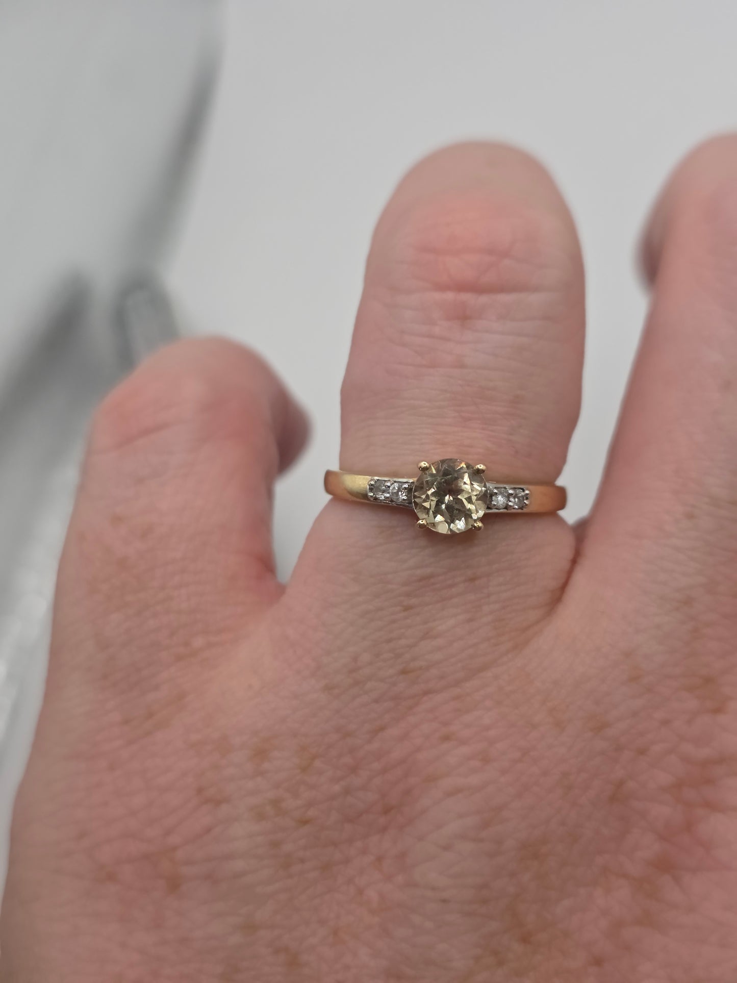9ct gold spinel ring