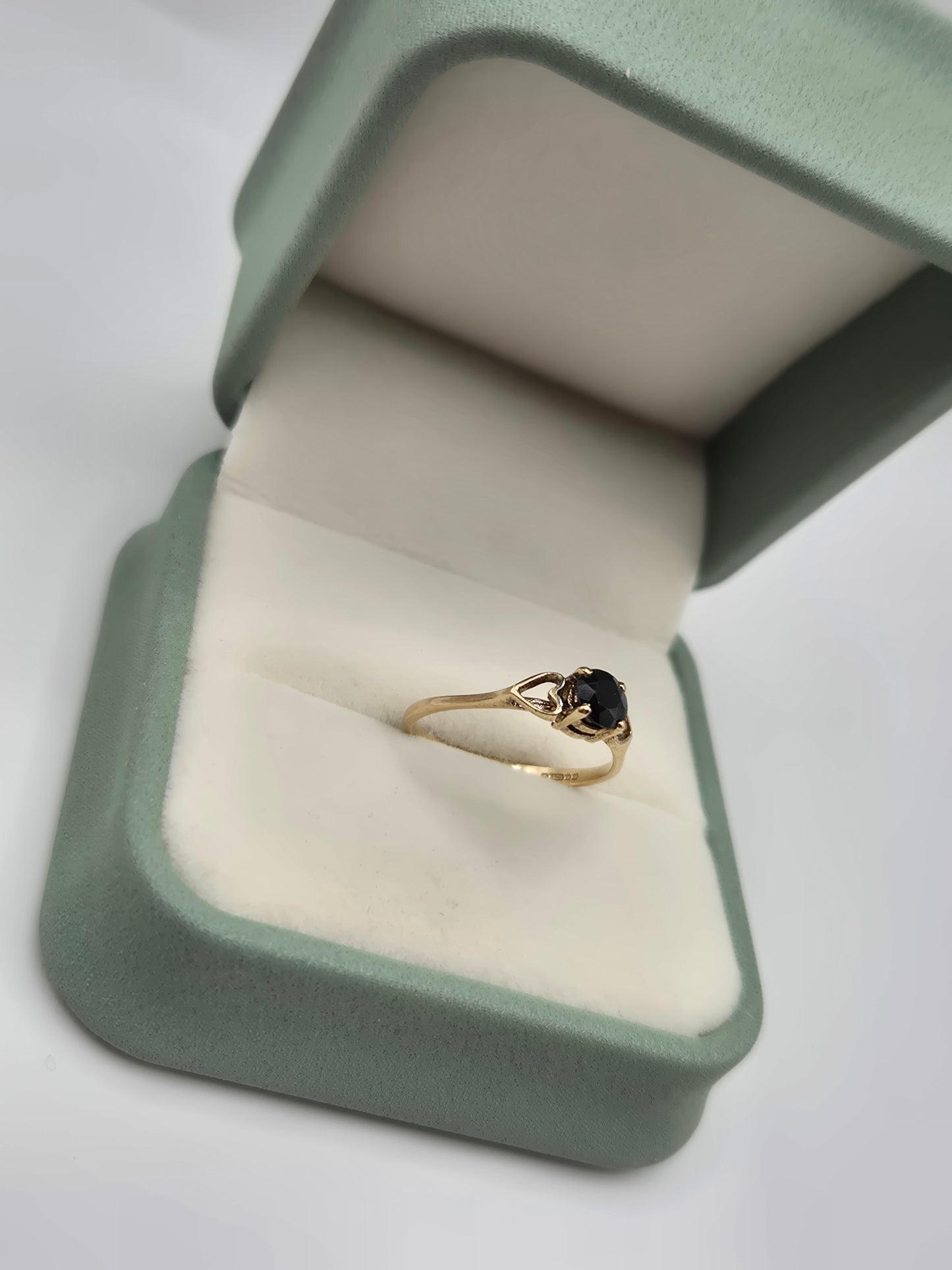 9ct gold sapphire ring
