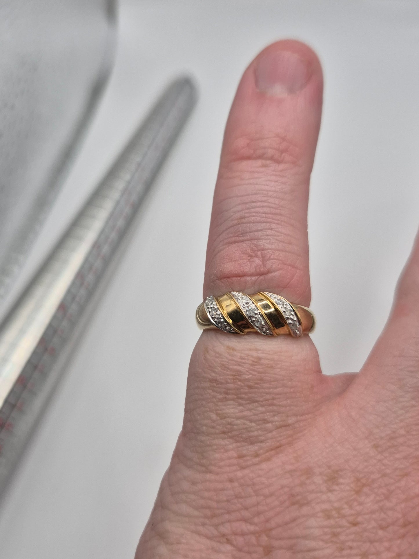 9ct gold cz croissant style ring