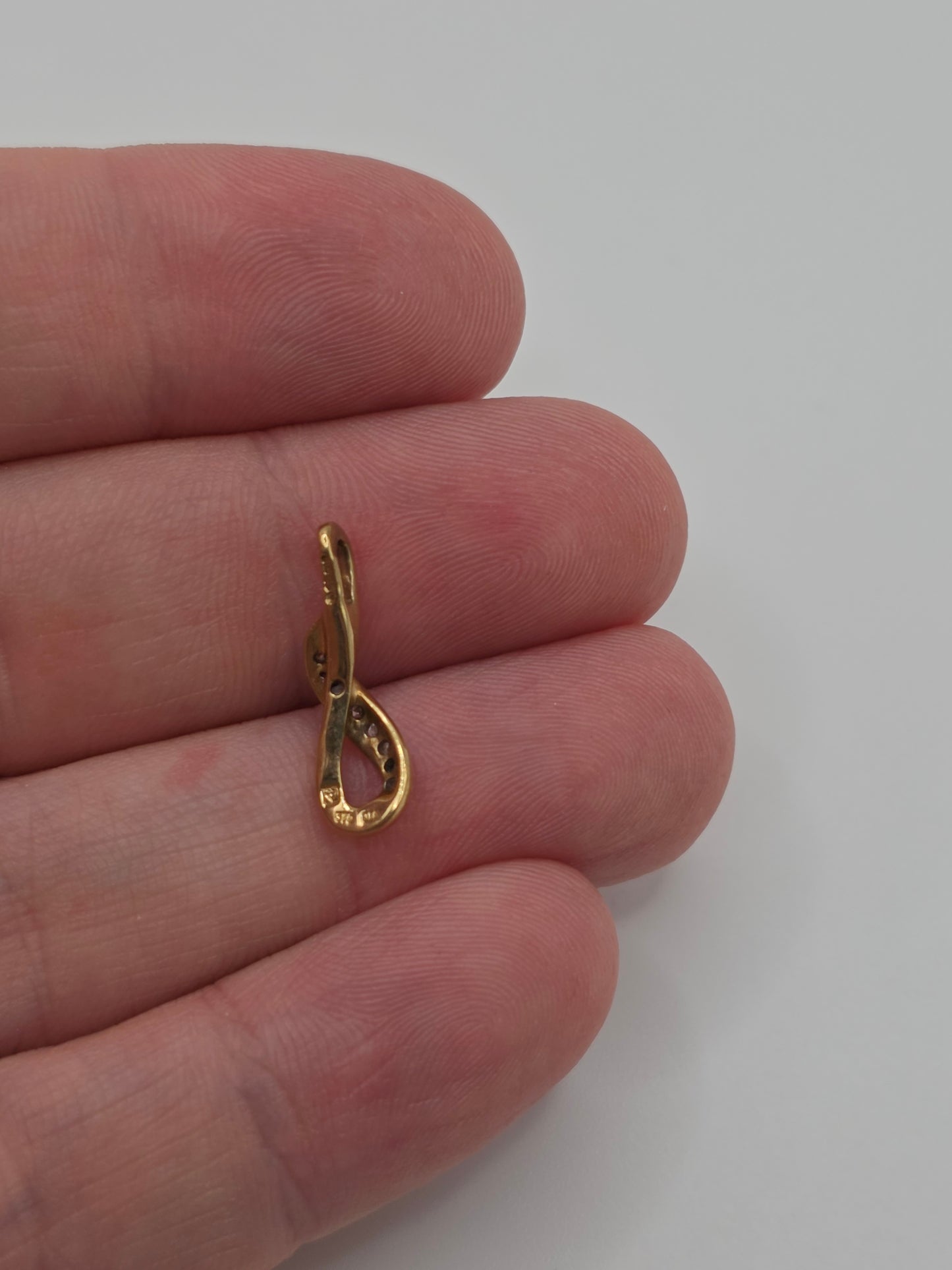 9ct gold diamond pendant