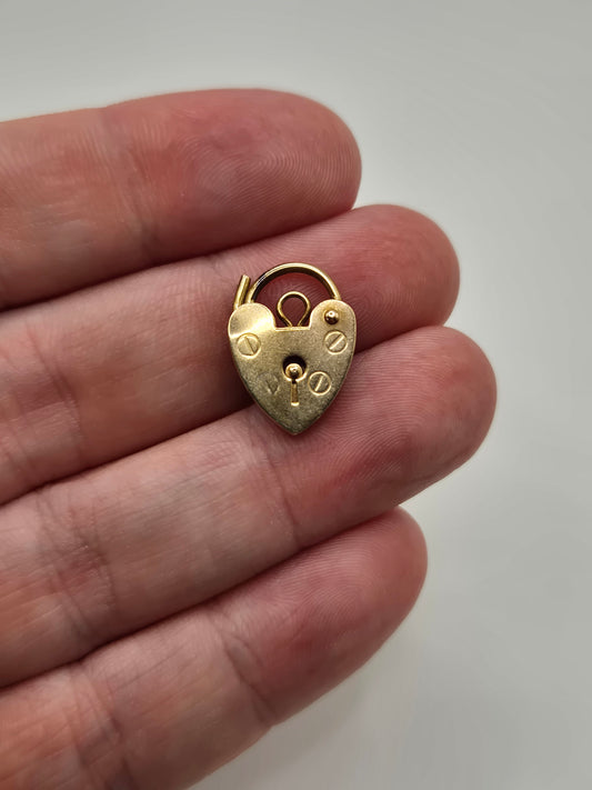 9ct gold padlock (4)