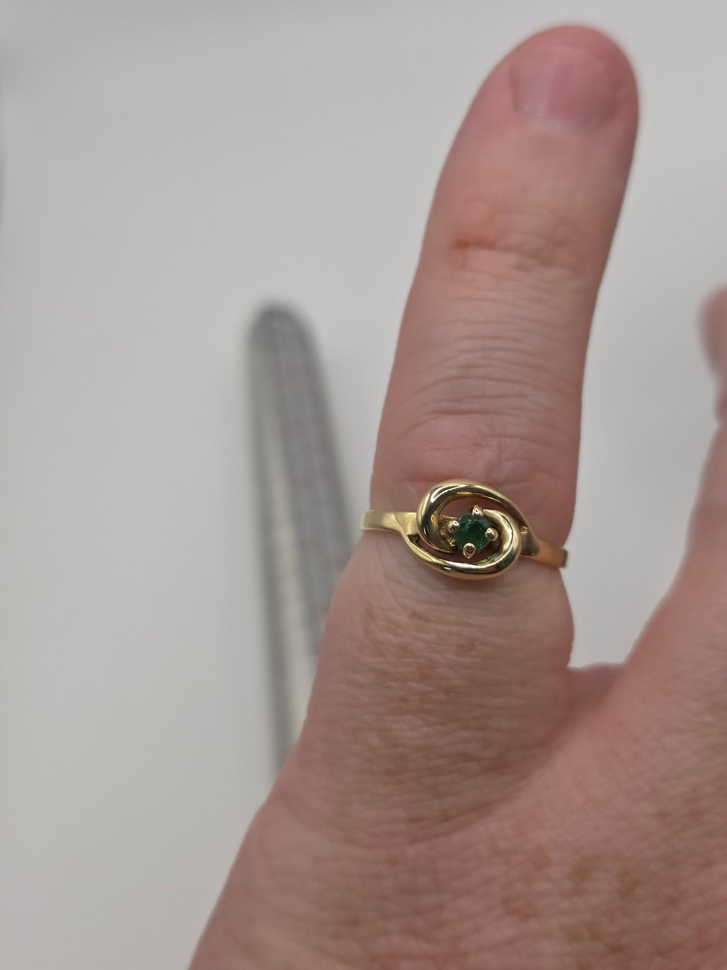 9ct gold emerald ring