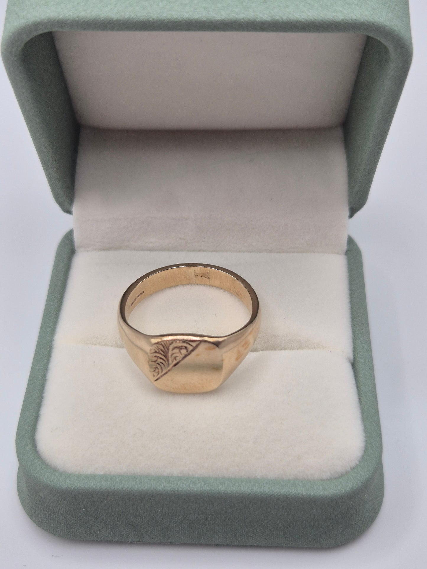 Heavy 9ct gold signet ring