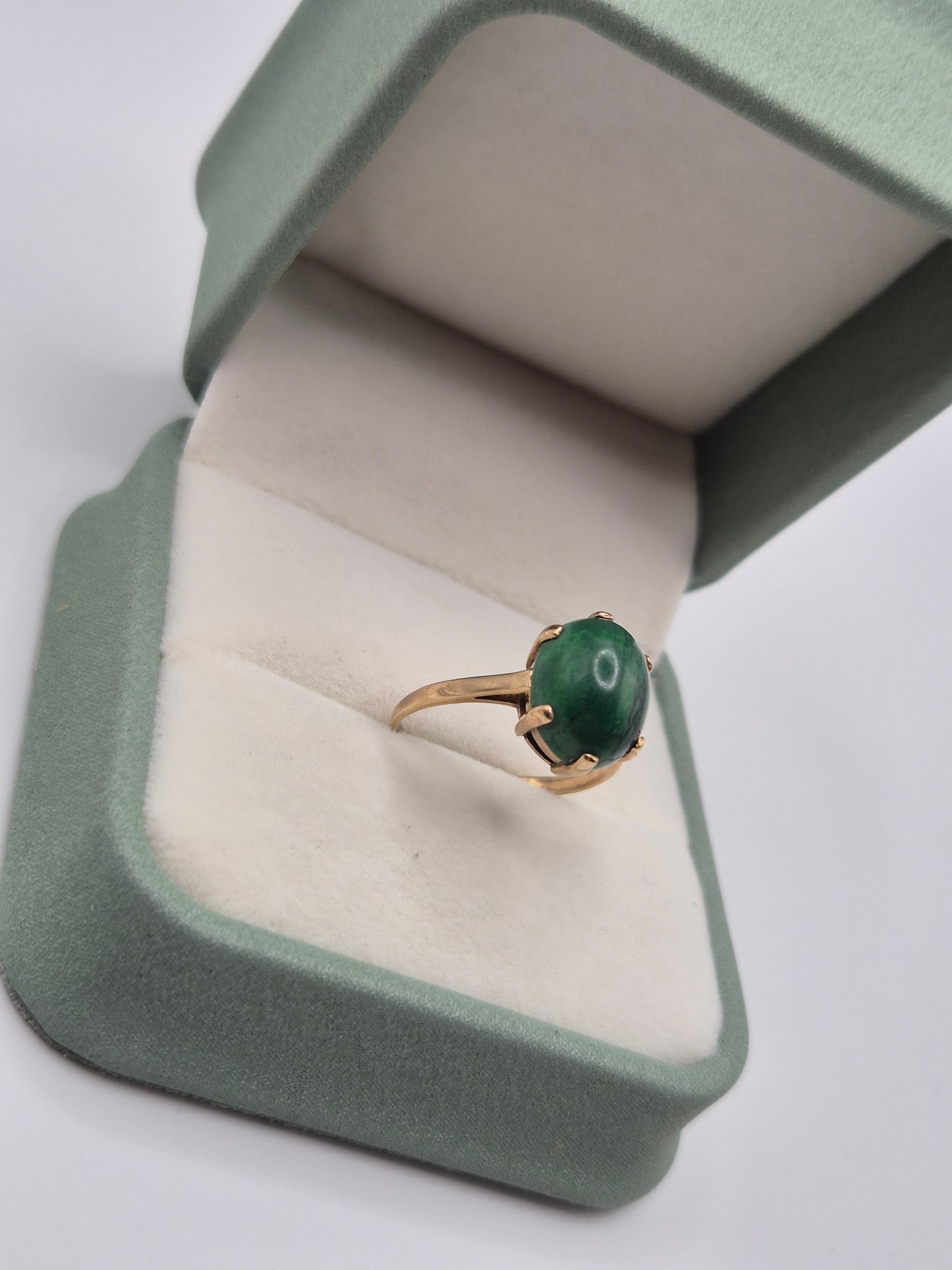 9ct gold malachite ring