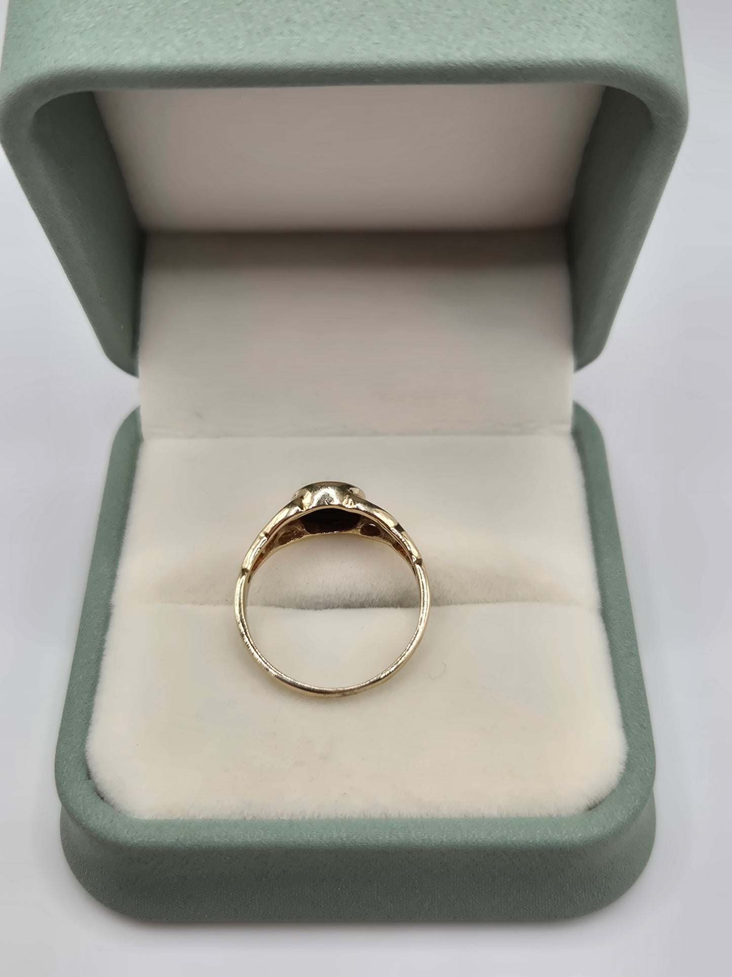 9ct gold jet celtic ring