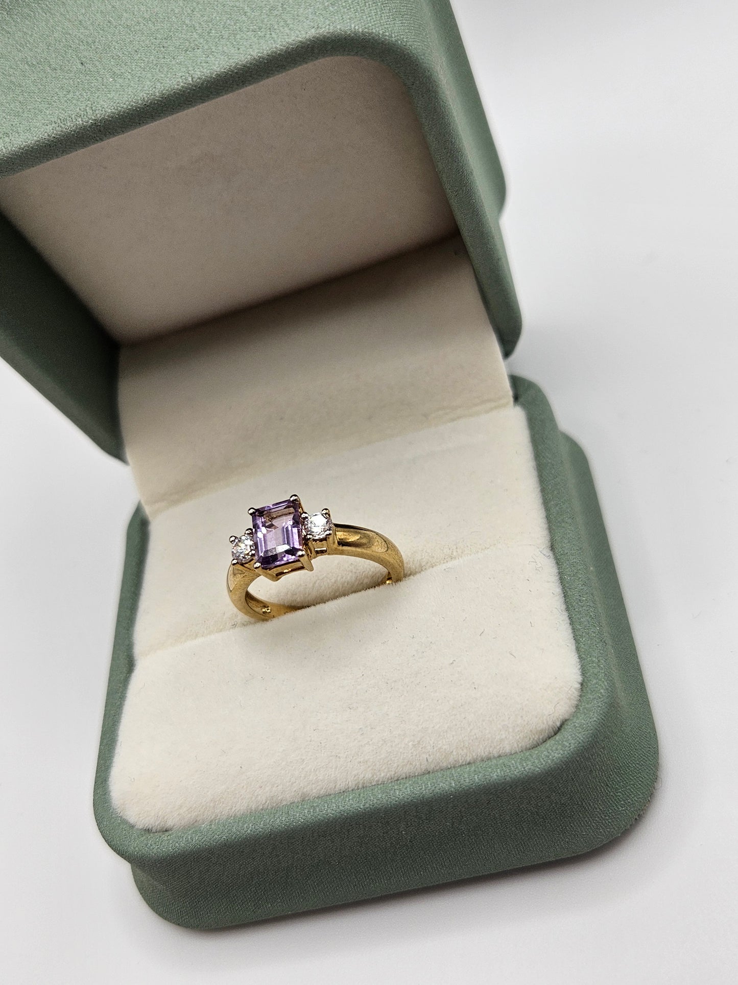 9ct gold amethyst and cz ring